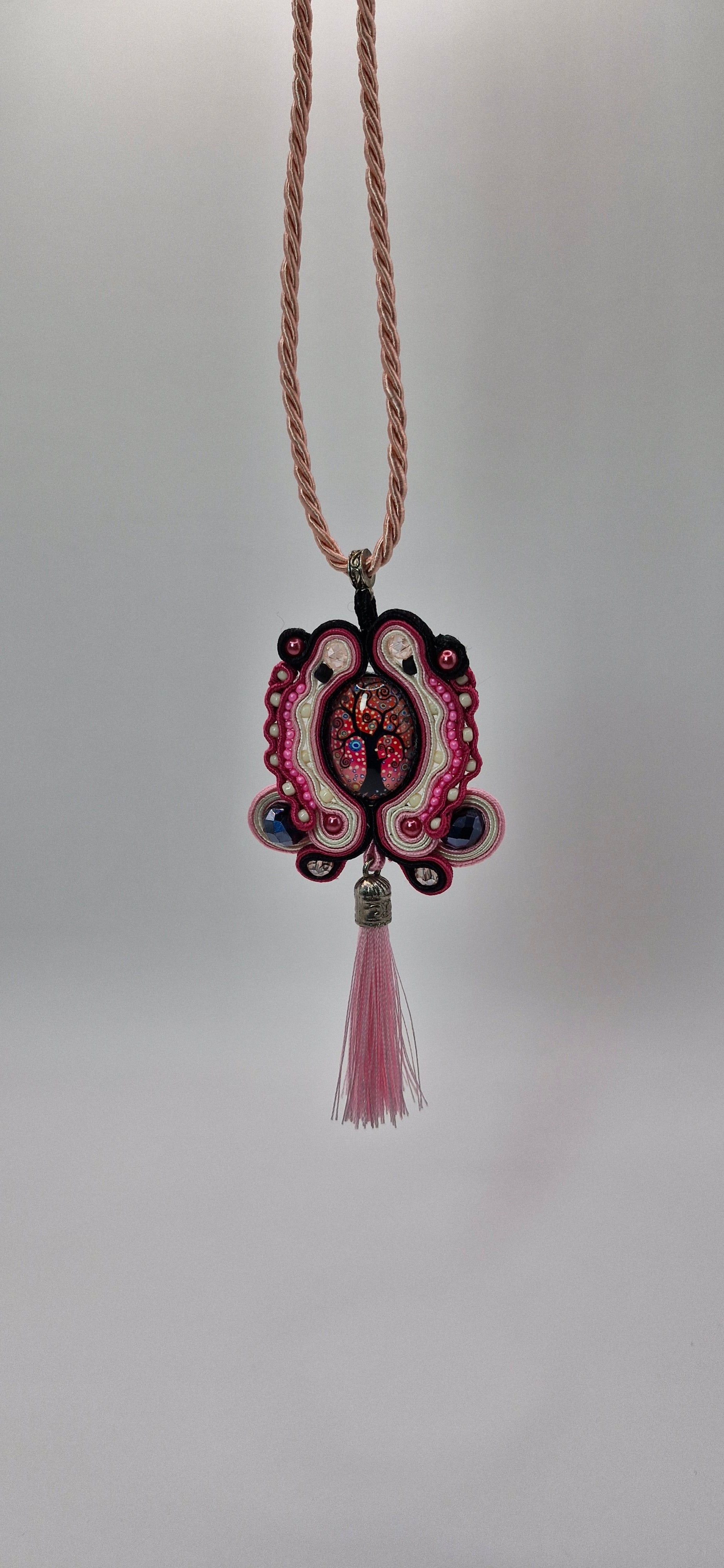 Naszyjnik sutasz „Pink Tree & Tassel” — z chwostem