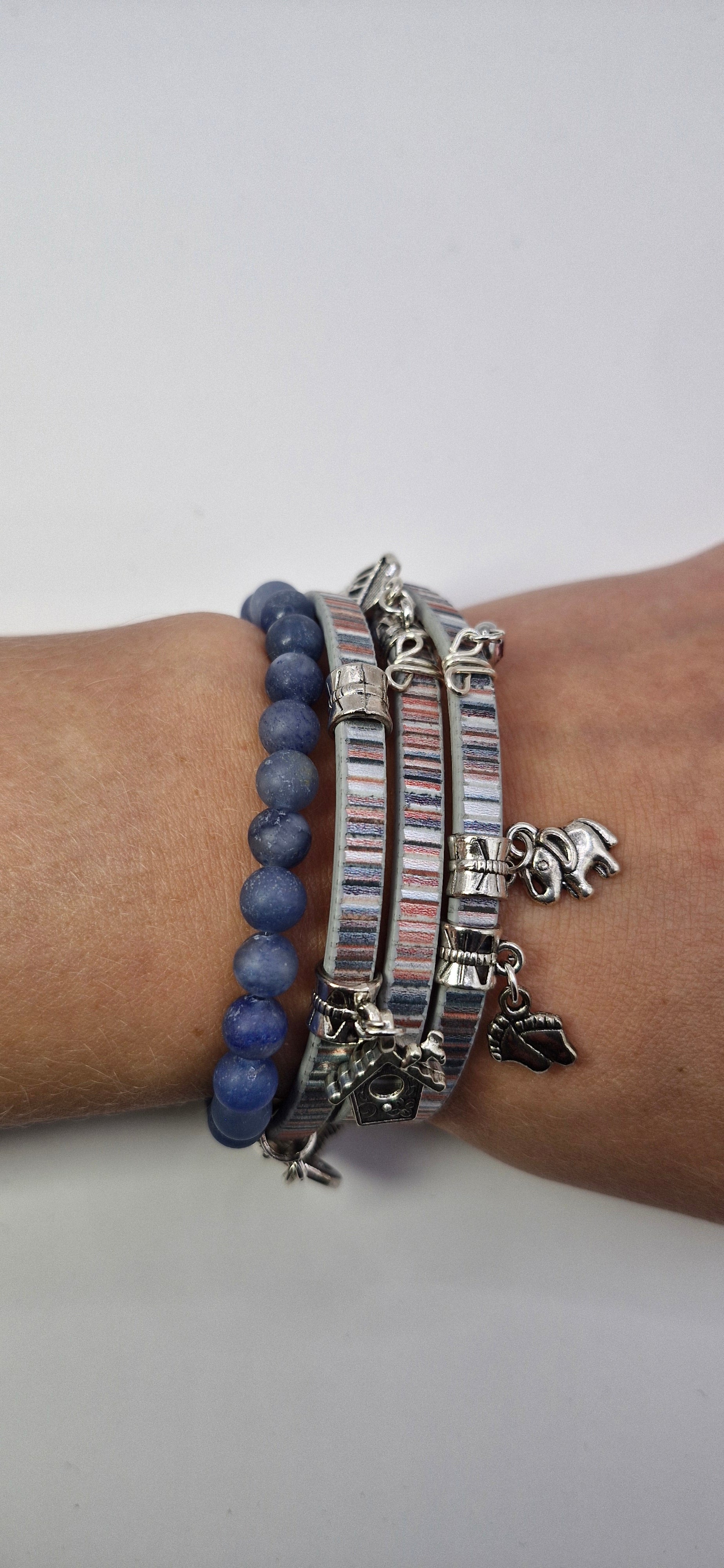 Zestaw „Denim Luck” — srebrzysty multiwrap + niebieskie kamienie, zawieszka słonik