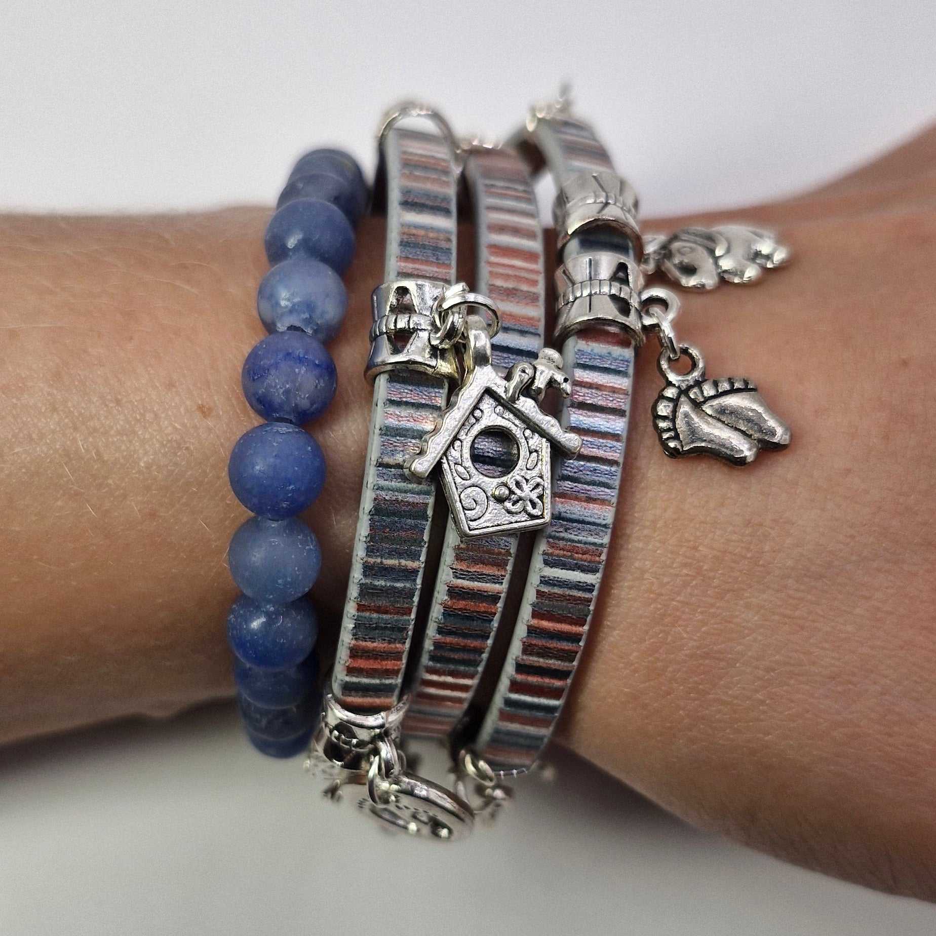 Zestaw „Denim Luck” — srebrzysty multiwrap + niebieskie kamienie, zawieszka słonik