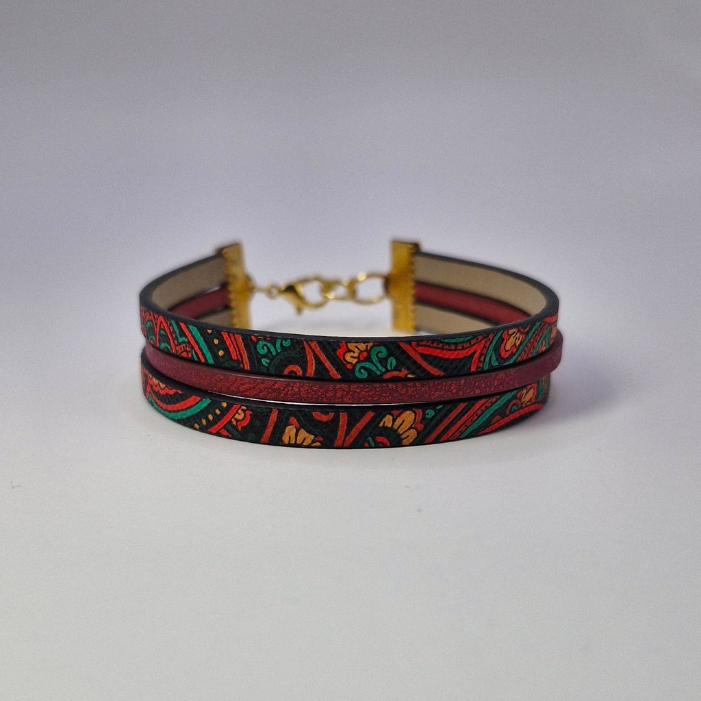 Bransoletka ze skóry eko „Boho Ruby Lines” — bordowy połysk i ornament