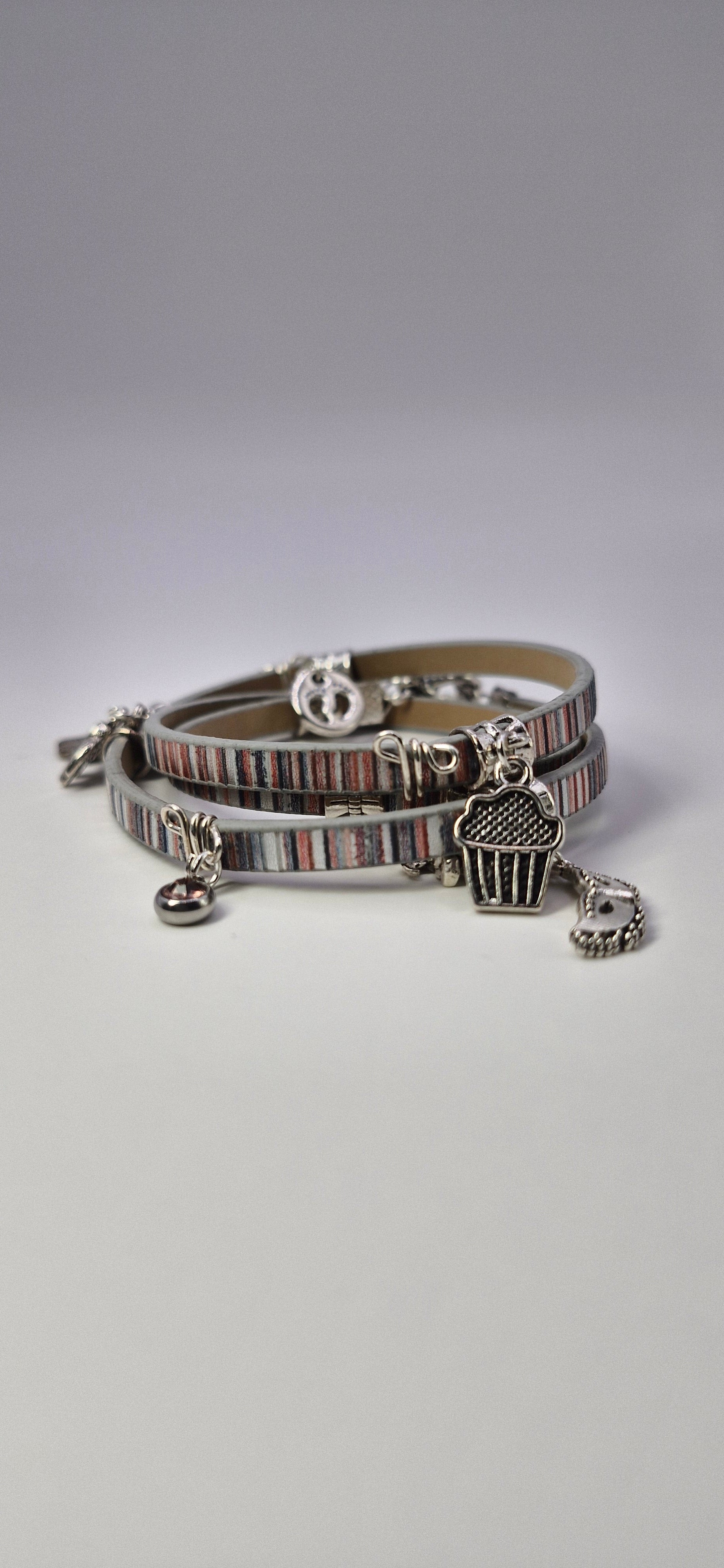 Zestaw „Denim Luck” — srebrzysty multiwrap + niebieskie kamienie, zawieszka słonik