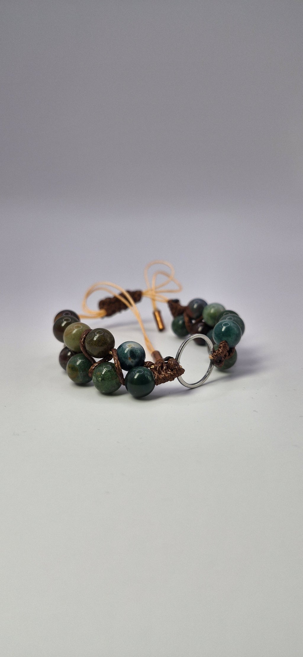 Bransoletka Zieleń z kołem — makrama z centralnym pierścieniem