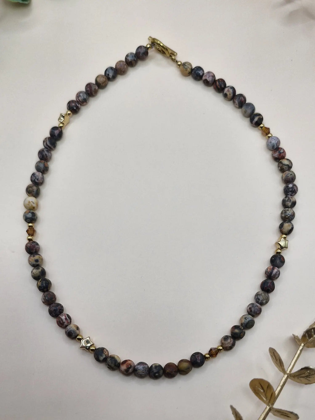 Naszyjnik z kamieni naturalnych multikolor (złote akcenty)