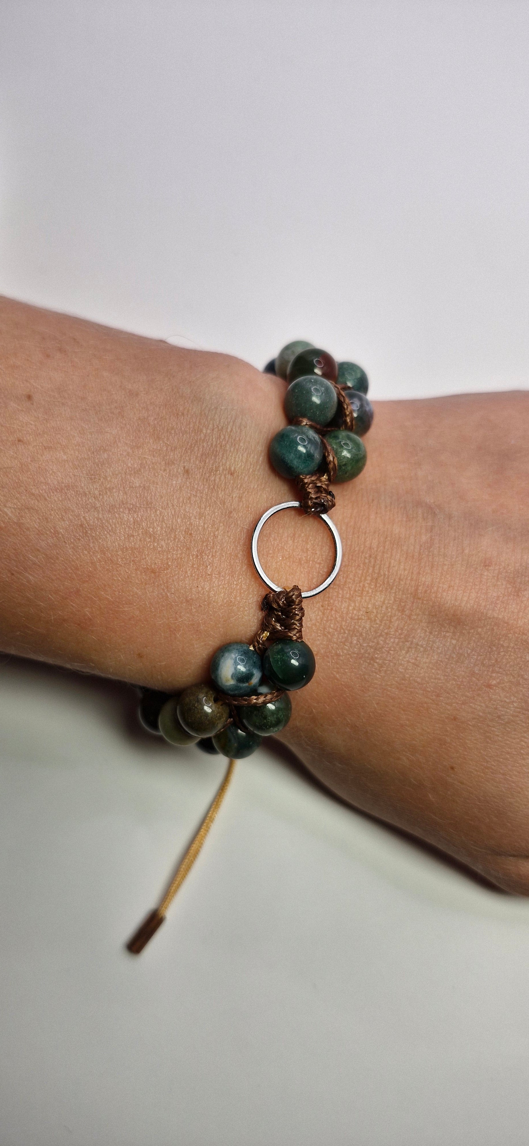 Bransoletka Zieleń z kołem — makrama z centralnym pierścieniem