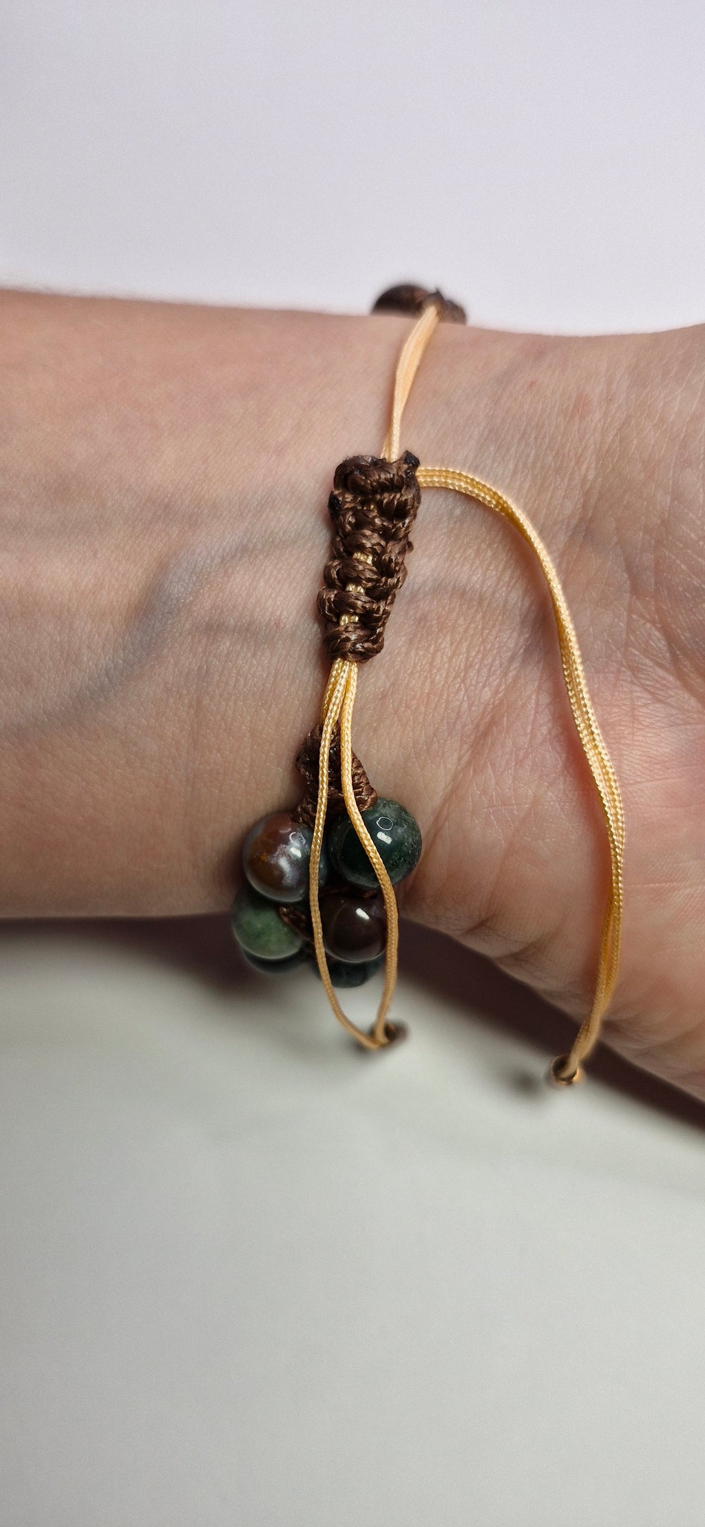 Bransoletka Zieleń z kołem — makrama z centralnym pierścieniem