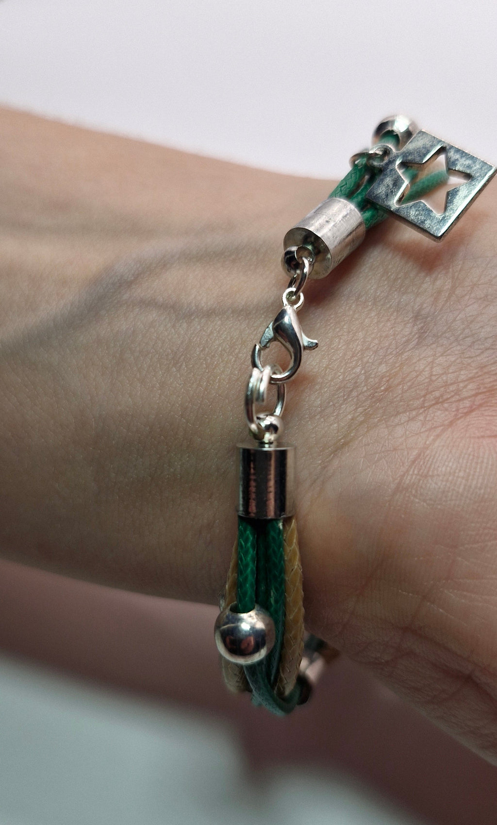 Bransoletka „Forest Knot” — węzłowa, zielono-beżowa