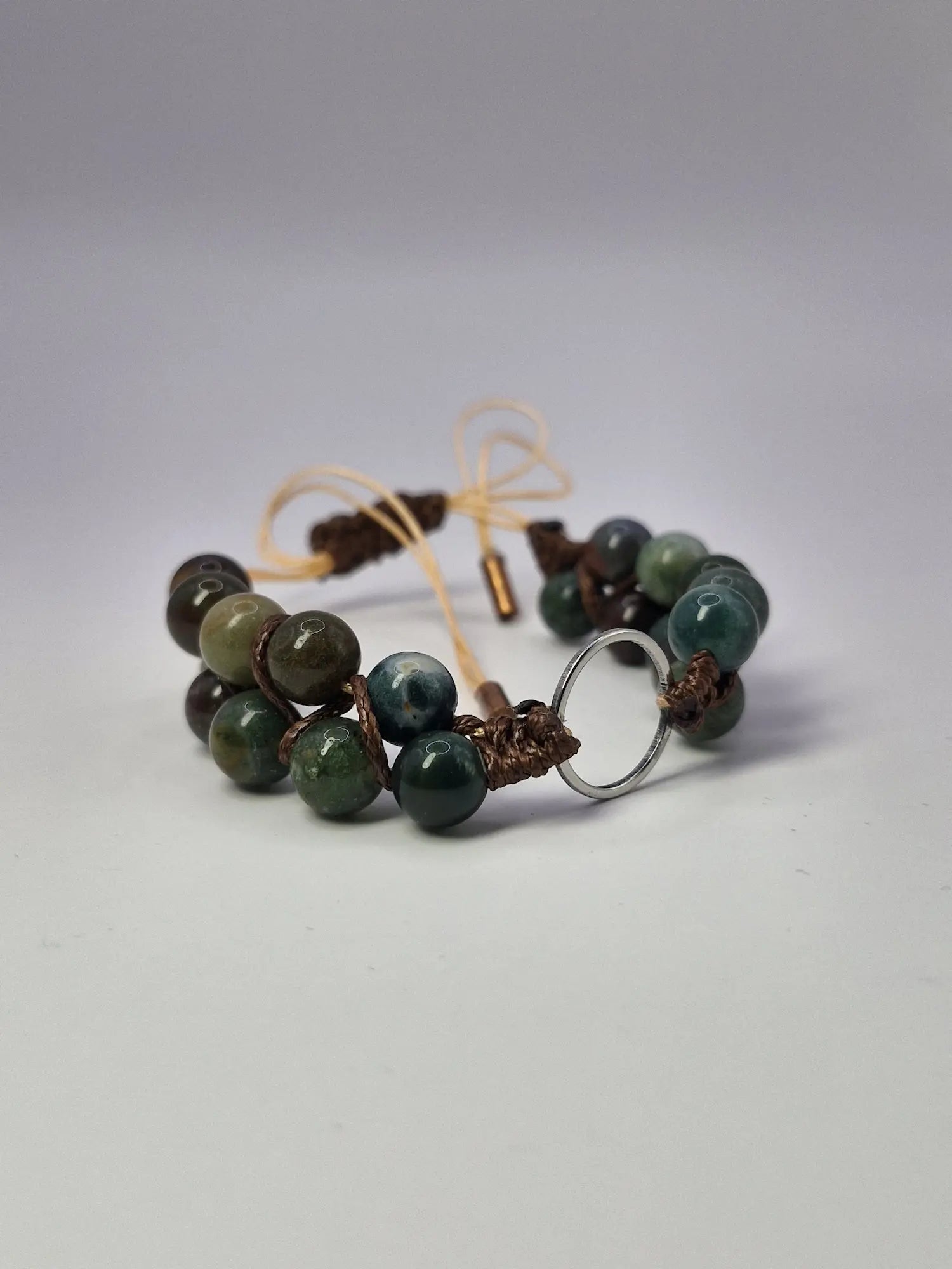 Bransoletka Zieleń z kołem — makrama z centralnym pierścieniem