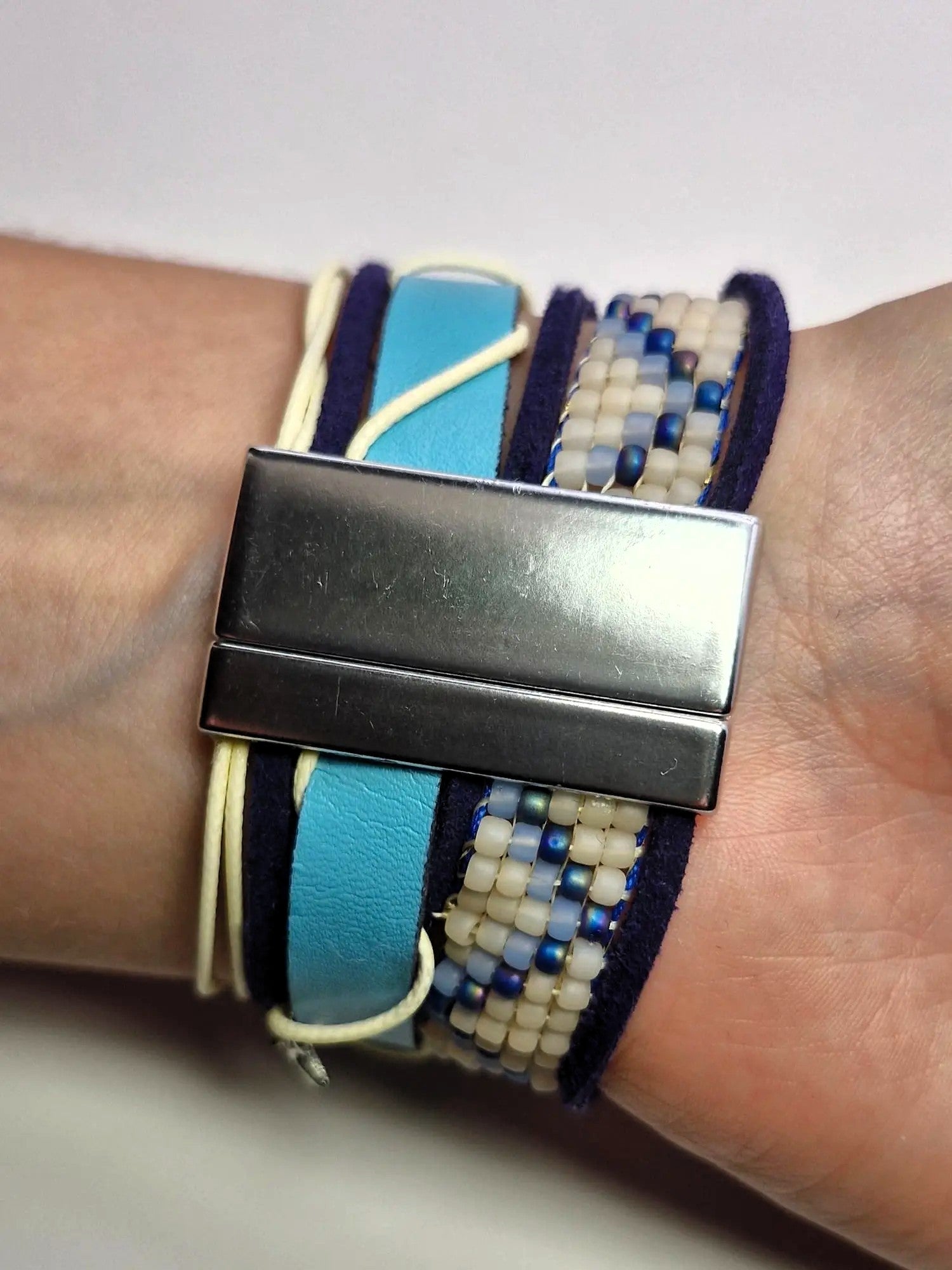 Bransoletka wielopaskowa BOHO – turkus + granat + koraliki (handmade)