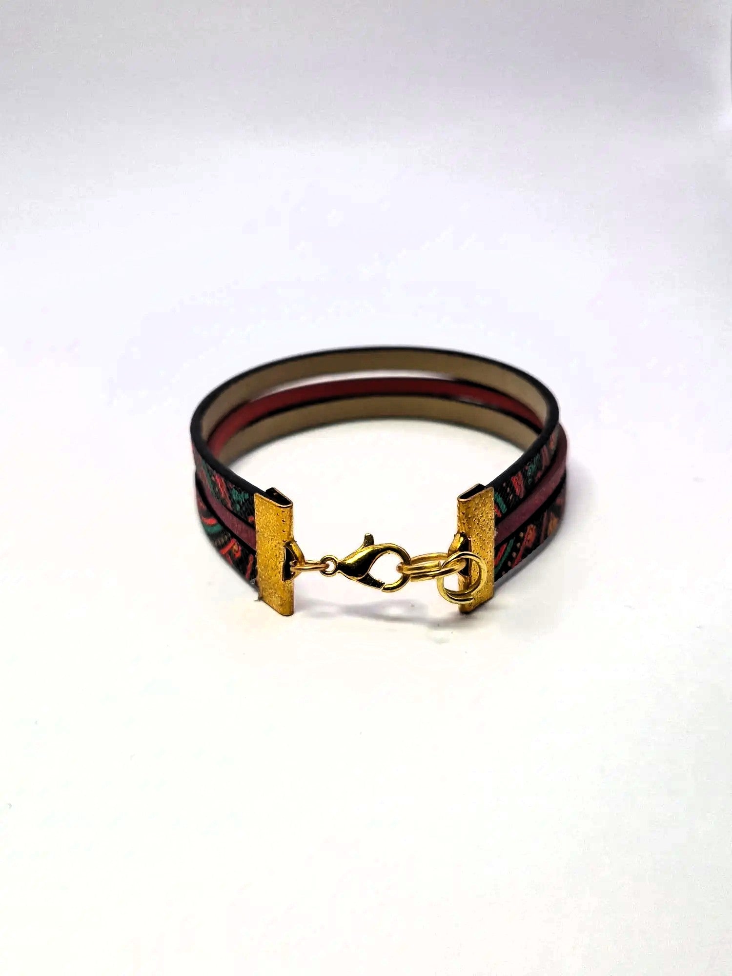 Bransoletka ze skóry eko „Boho Ruby Lines” — bordowy połysk i ornament