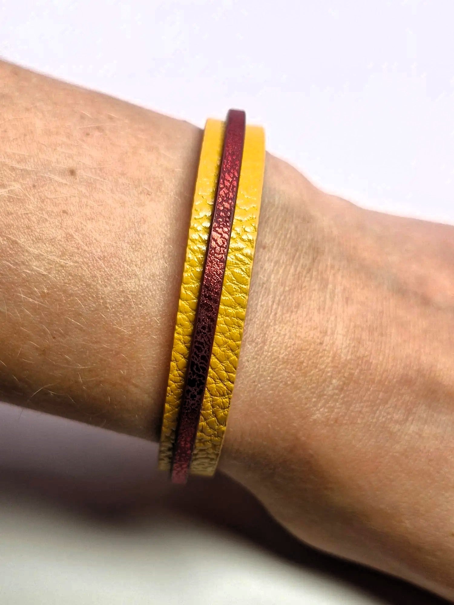 Bransoletka „Sun & Ruby” — żółty z rubinową linią