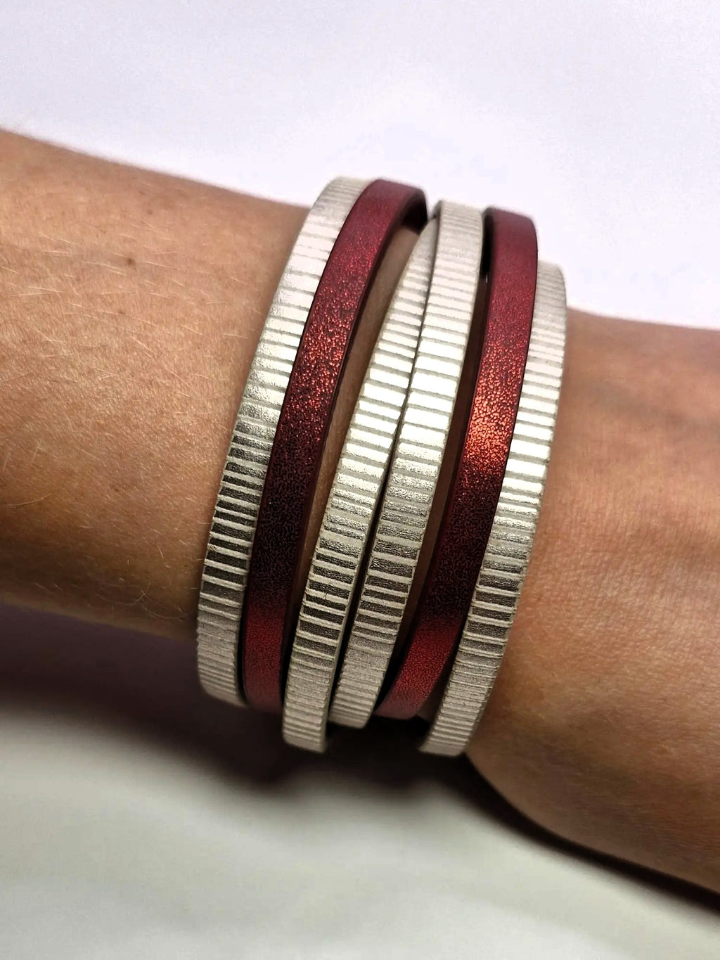 🤍 Bransoletka skórzana eko – klasyczna, wielowarstwowa (beż & bordo)