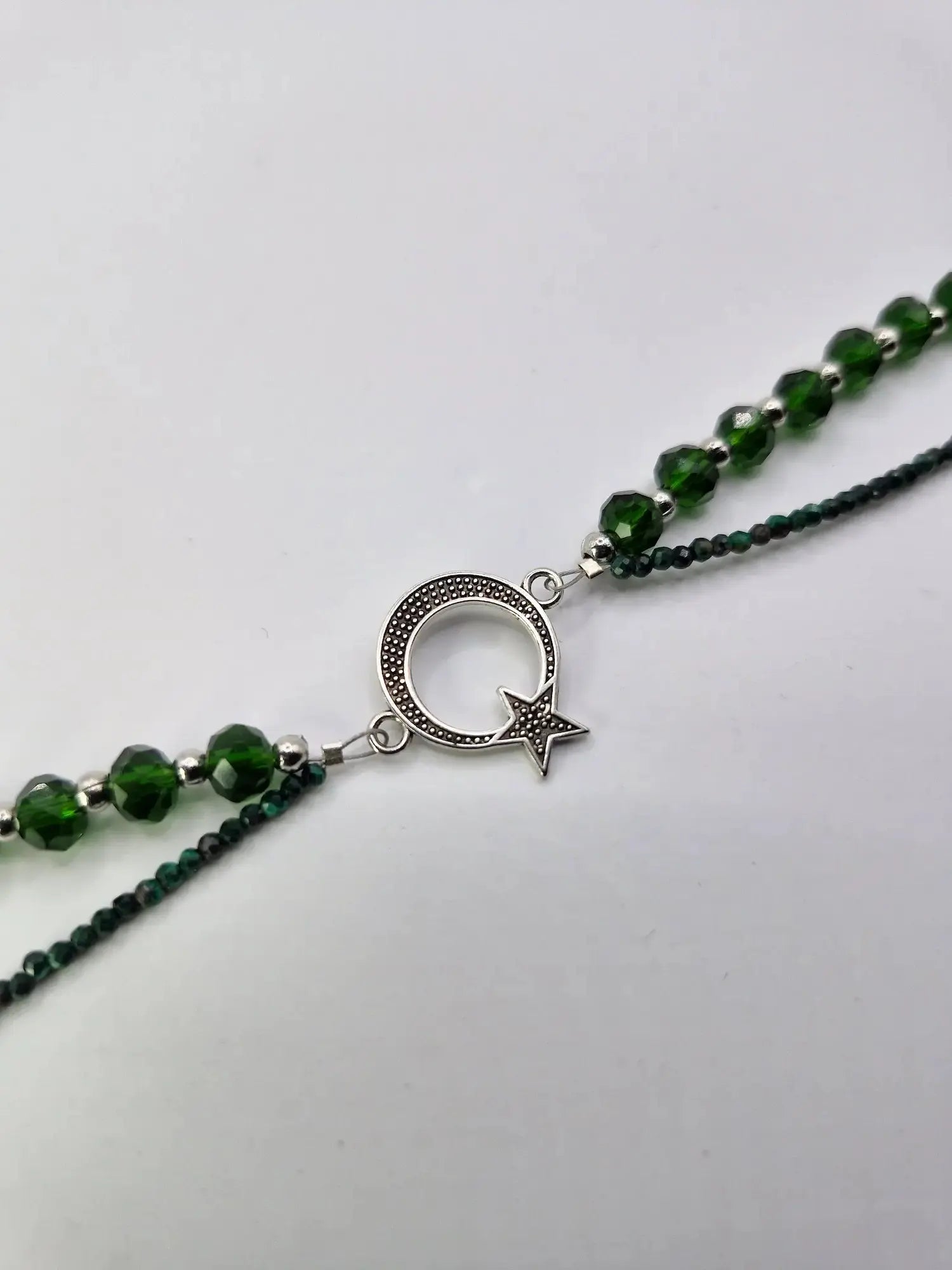 Choker „Emerald Star” – zielony z gwiazdką na kółku 🌟