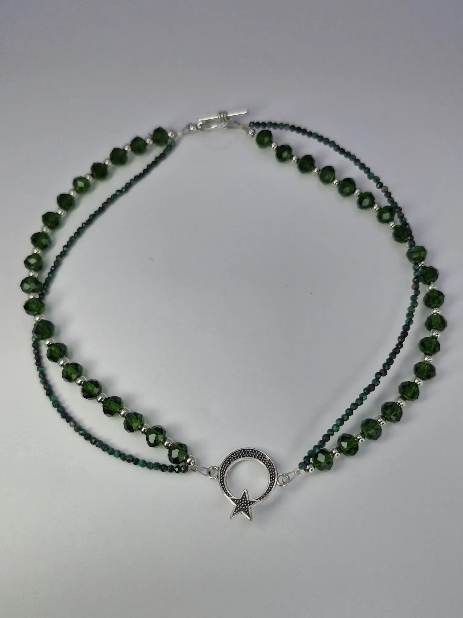 Choker „Emerald Star” – zielony z gwiazdką na kółku 🌟