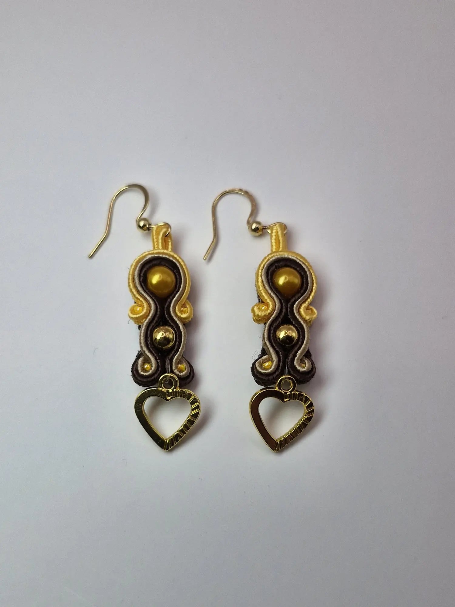 Kolczyki sutasz żółto-karmelowe z sercem