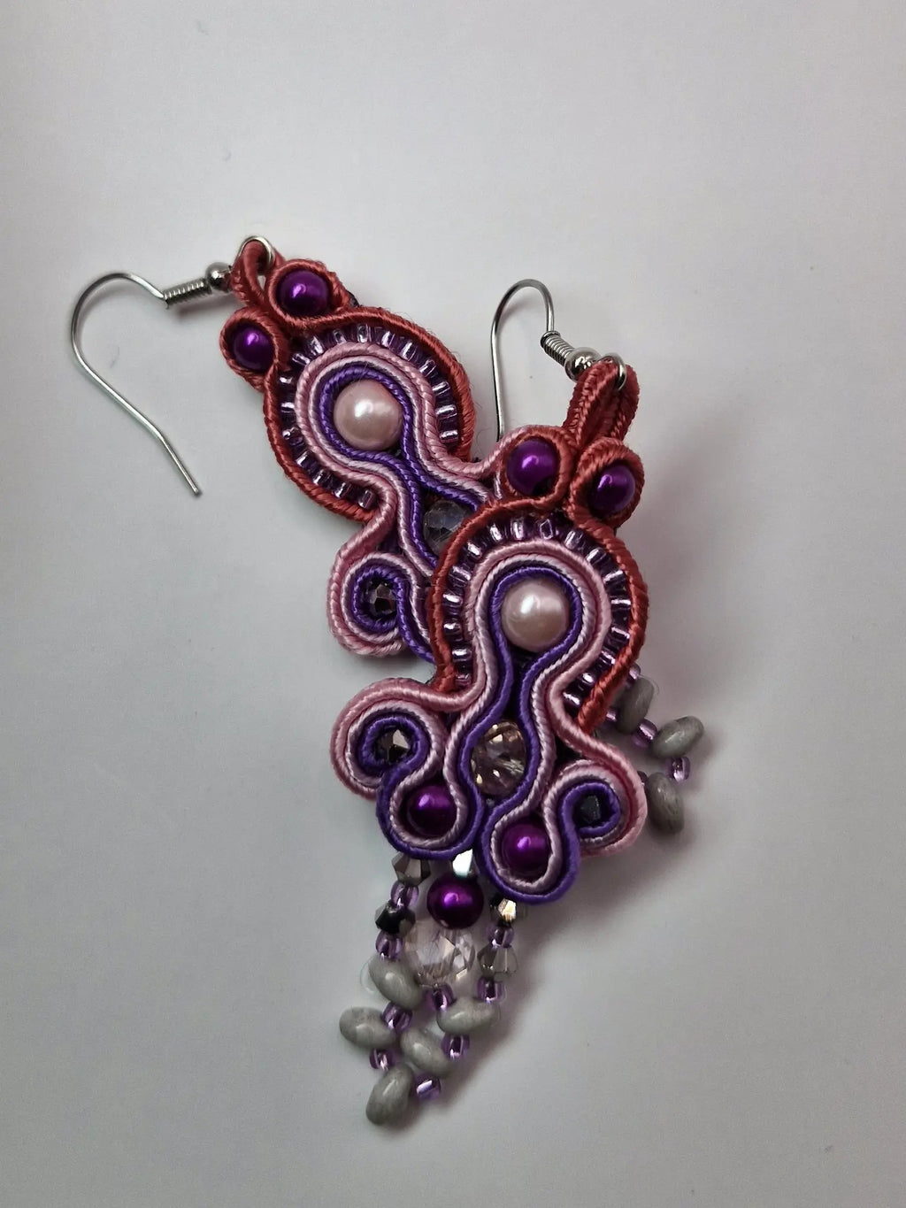 Kolczyki sutasz fiolet-lila z kryształkami