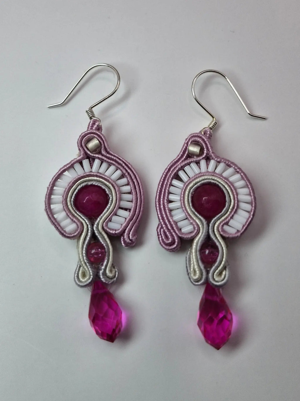 Kolczyki sutasz Pink Crystal Drop – pudrowy róż z malinową kroplą