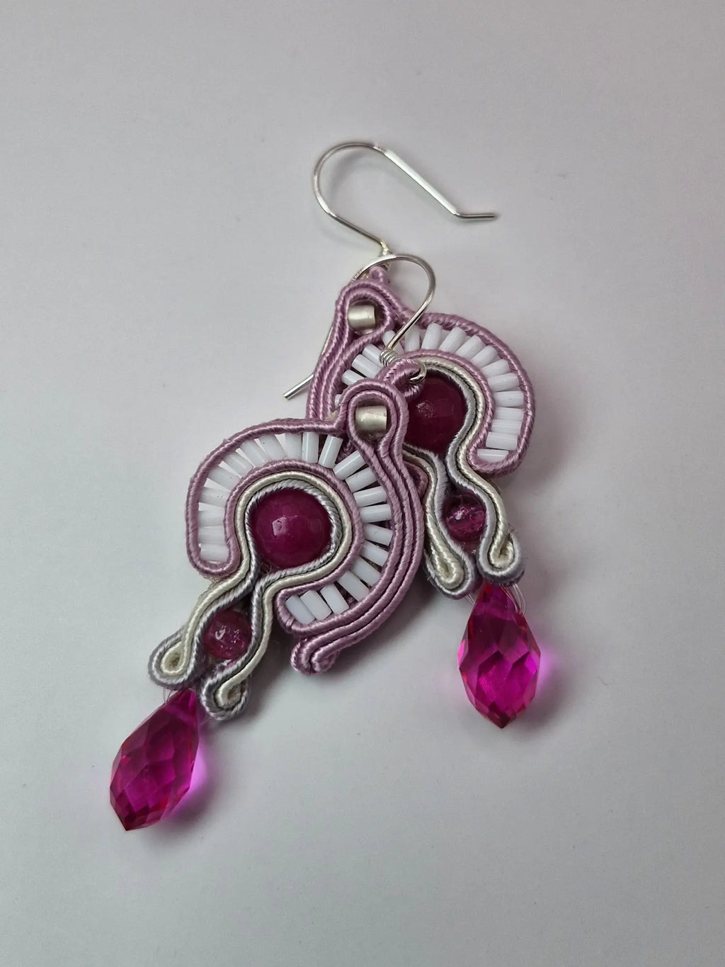 Kolczyki sutasz Pink Crystal Drop – pudrowy róż z malinową kroplą