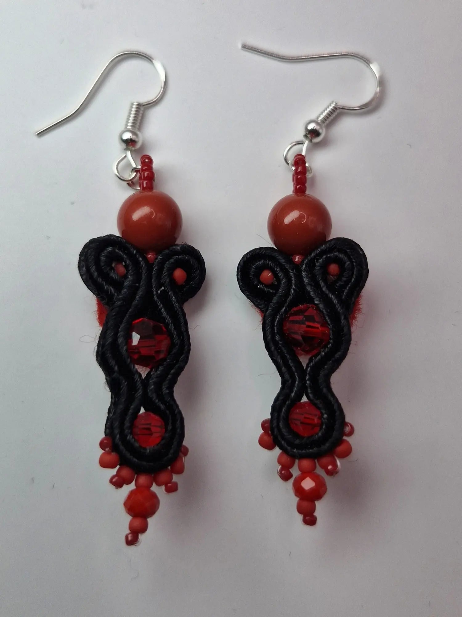 Kolczyki sutasz Czerń & Czerwień mini