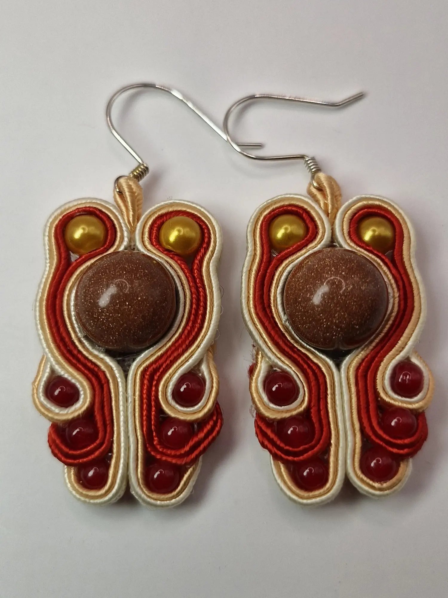 Kolczyki sutasz Karmelowy Ogień z piaskiem pustyni