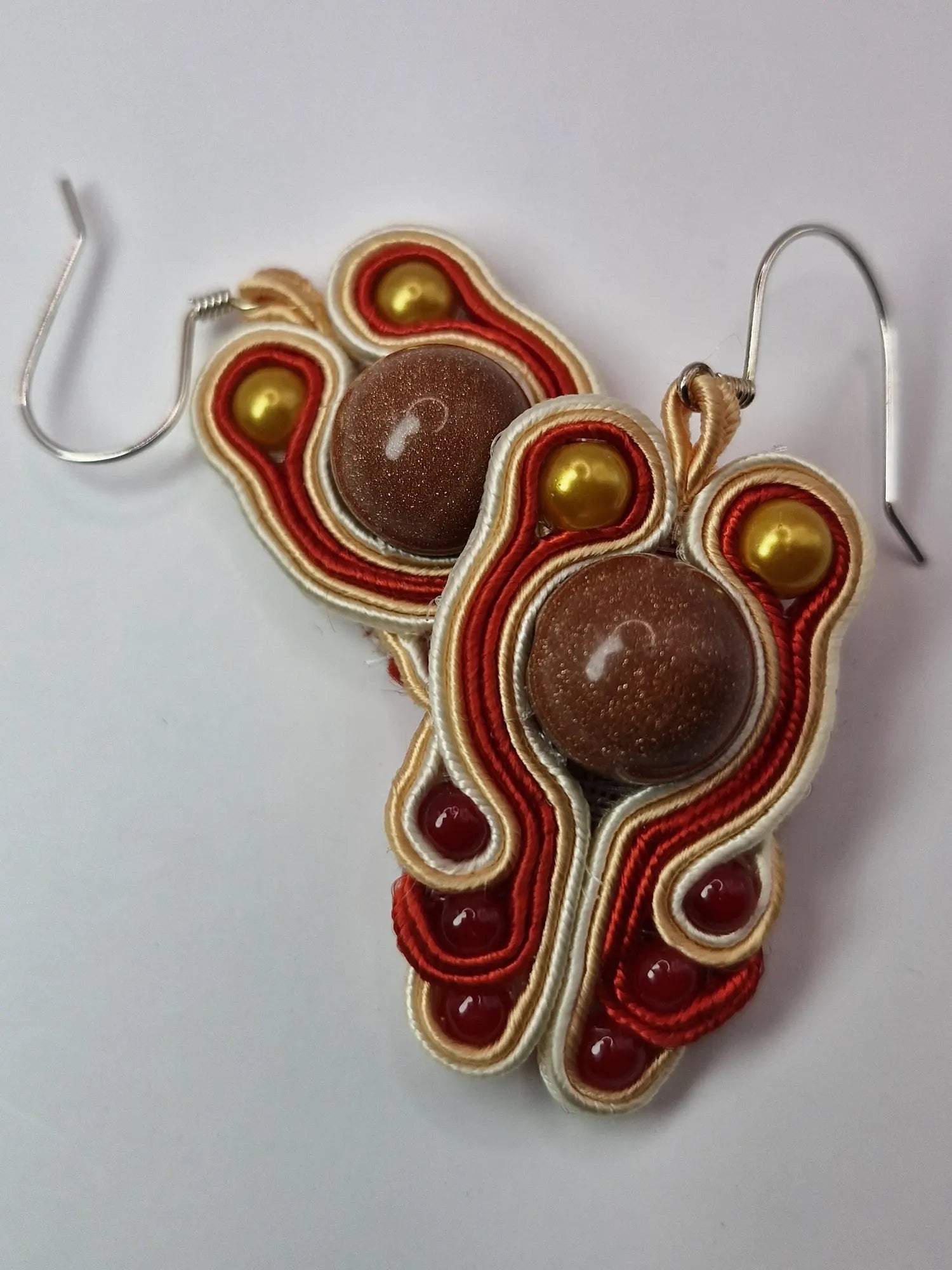 Kolczyki sutasz Karmelowy Ogień z piaskiem pustyni