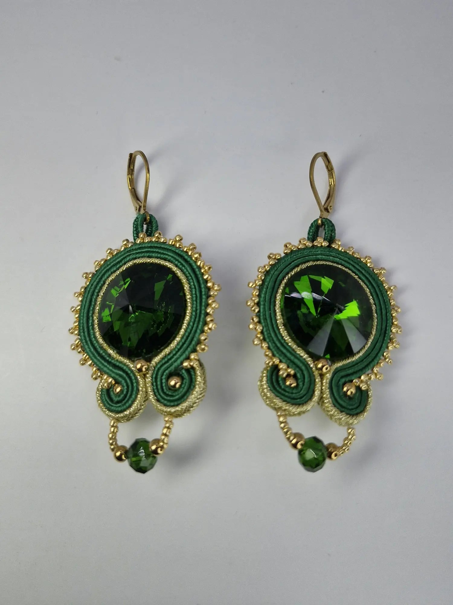 Kolczyki sutasz „Emerald Elegance” – zielone 💚