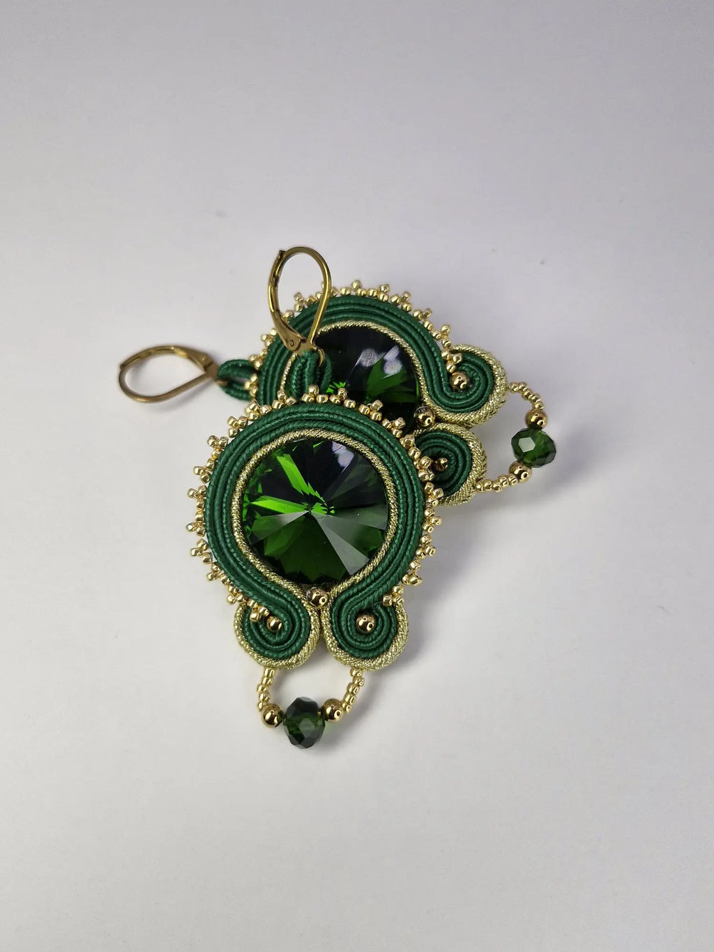 Kolczyki sutasz „Emerald Elegance” – zielone 💚