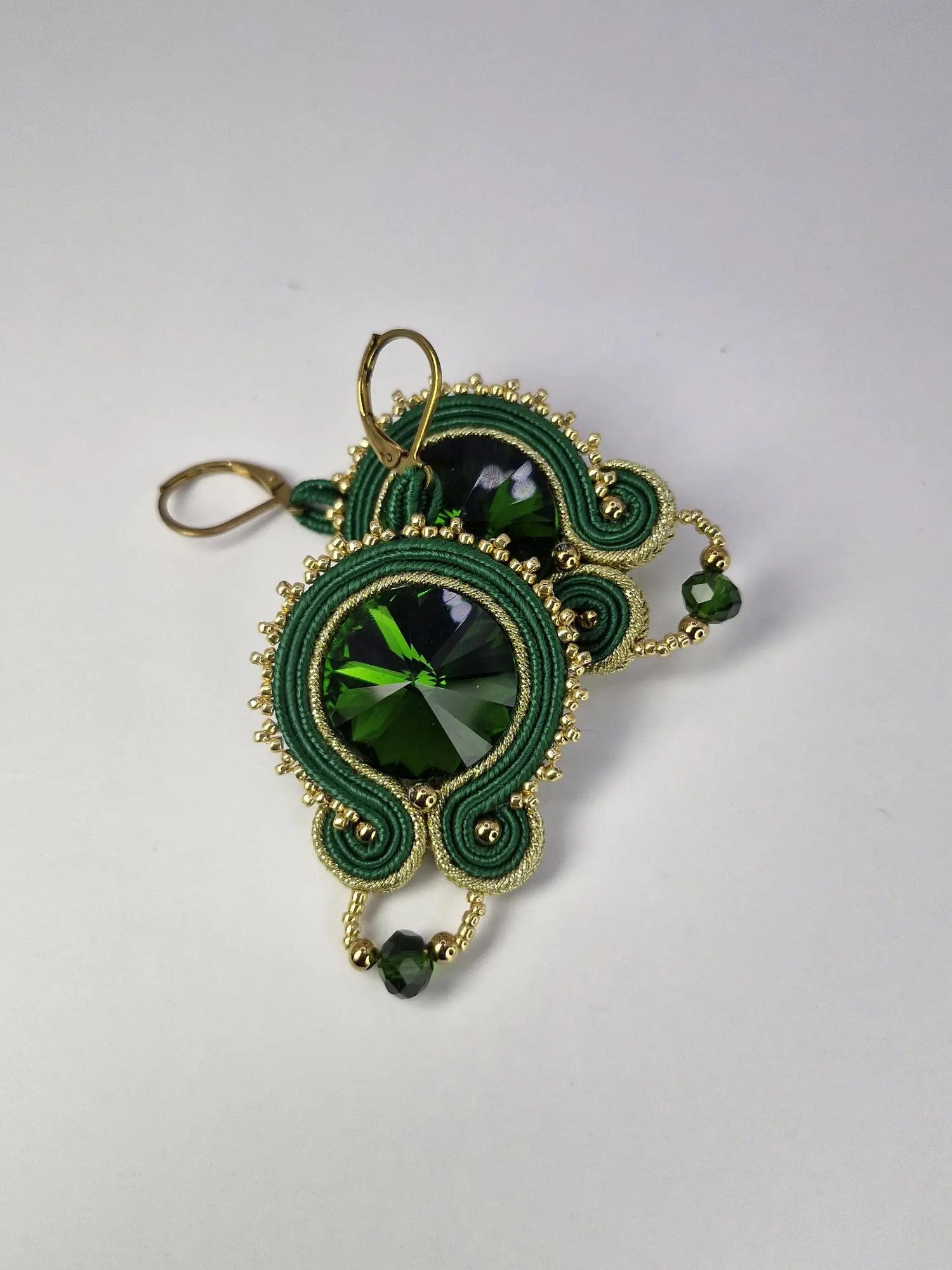 Kolczyki sutasz „Emerald Elegance” – zielone 💚