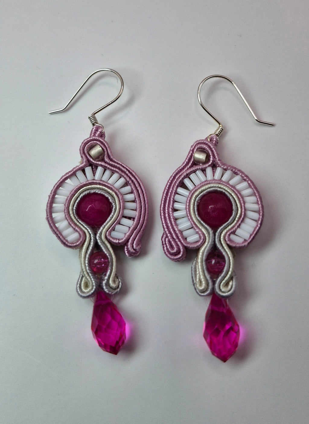 Kolczyki sutasz Pink Crystal Drop – pudrowy róż z malinową kroplą