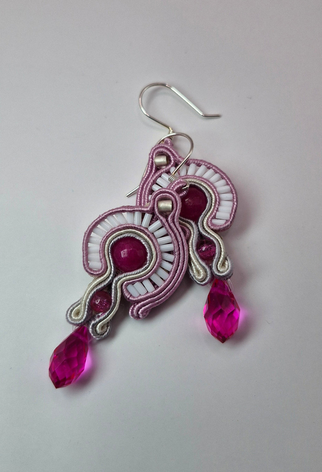 Kolczyki sutasz Pink Crystal Drop – pudrowy róż z malinową kroplą