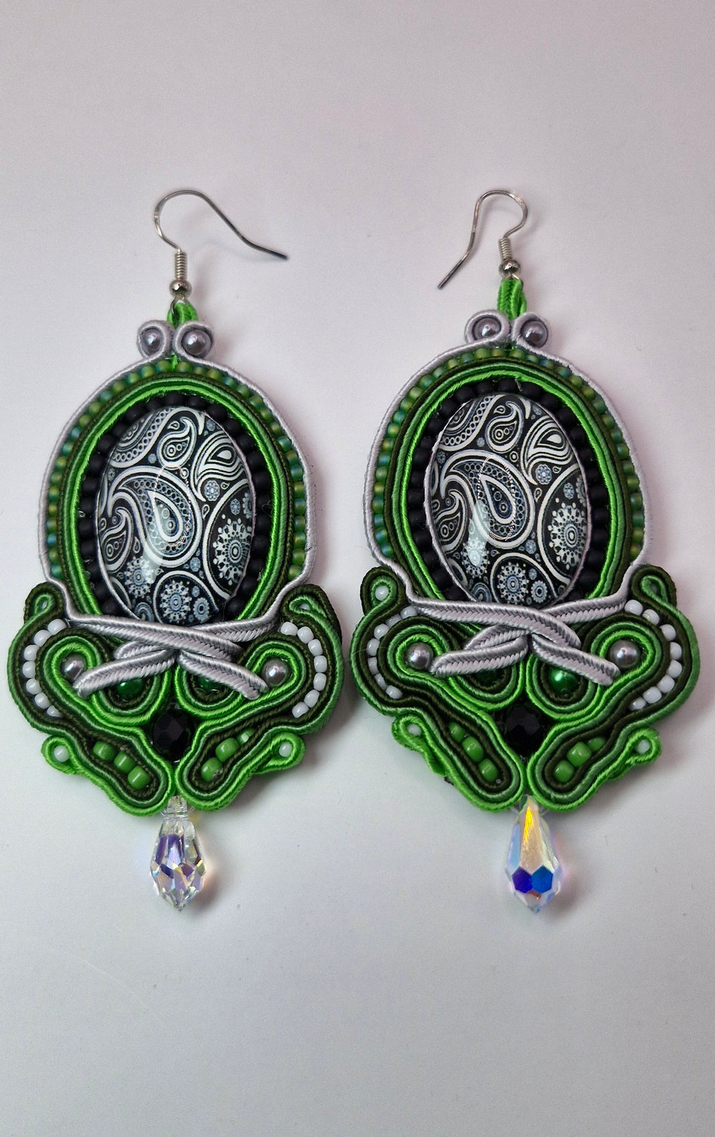 Kolczyki sutasz Green Paisley Gala – duże z kaboszonem paisley