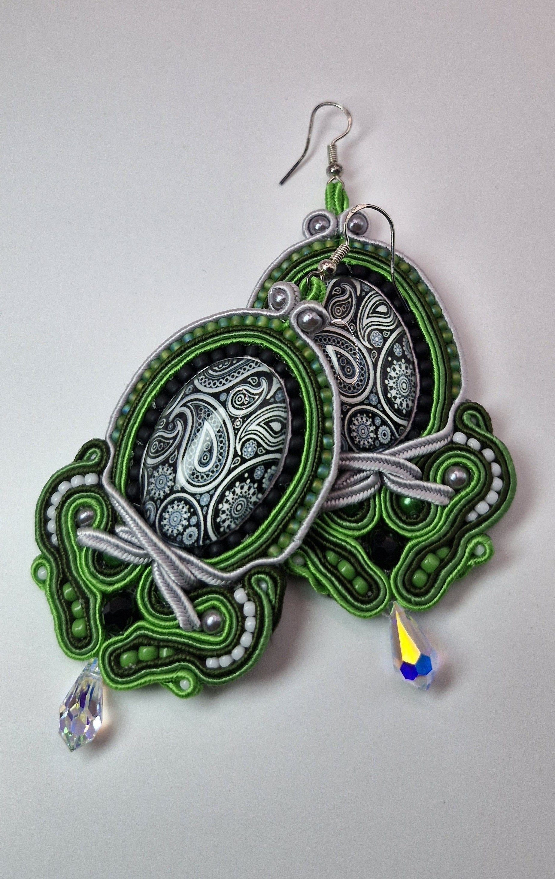 Komplet sutasz „Zielony Paisley” — wisior i kolczyki