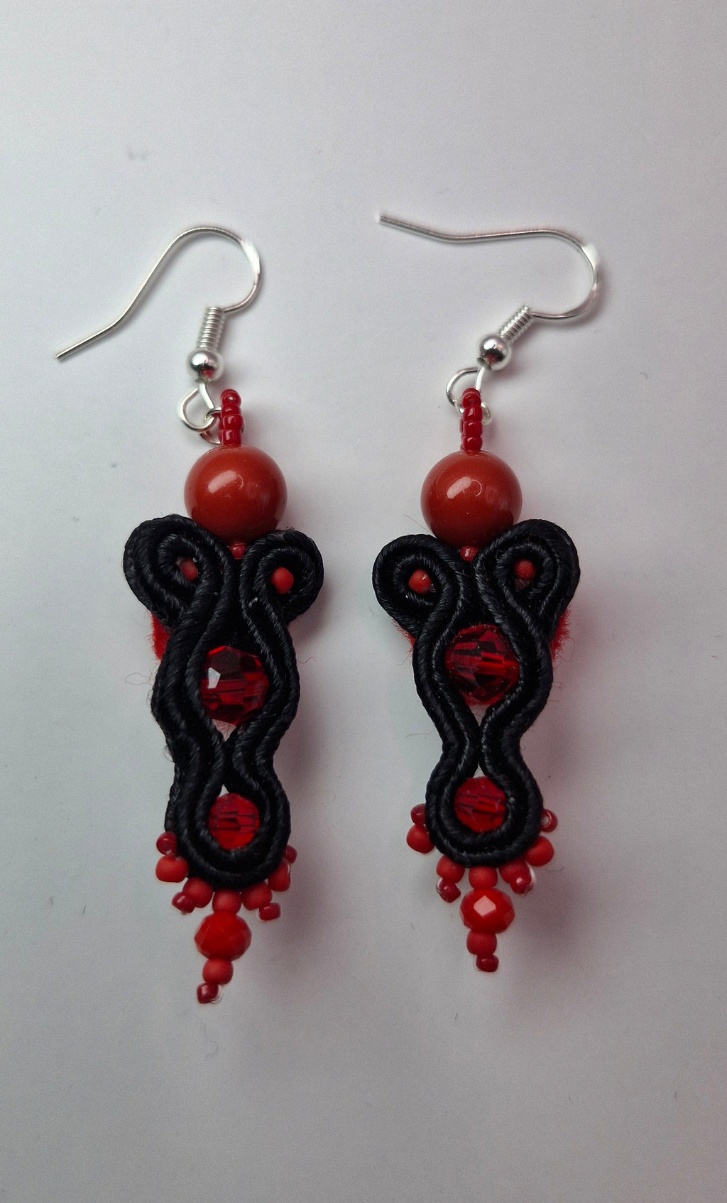 Kolczyki sutasz Czerń & Czerwień mini