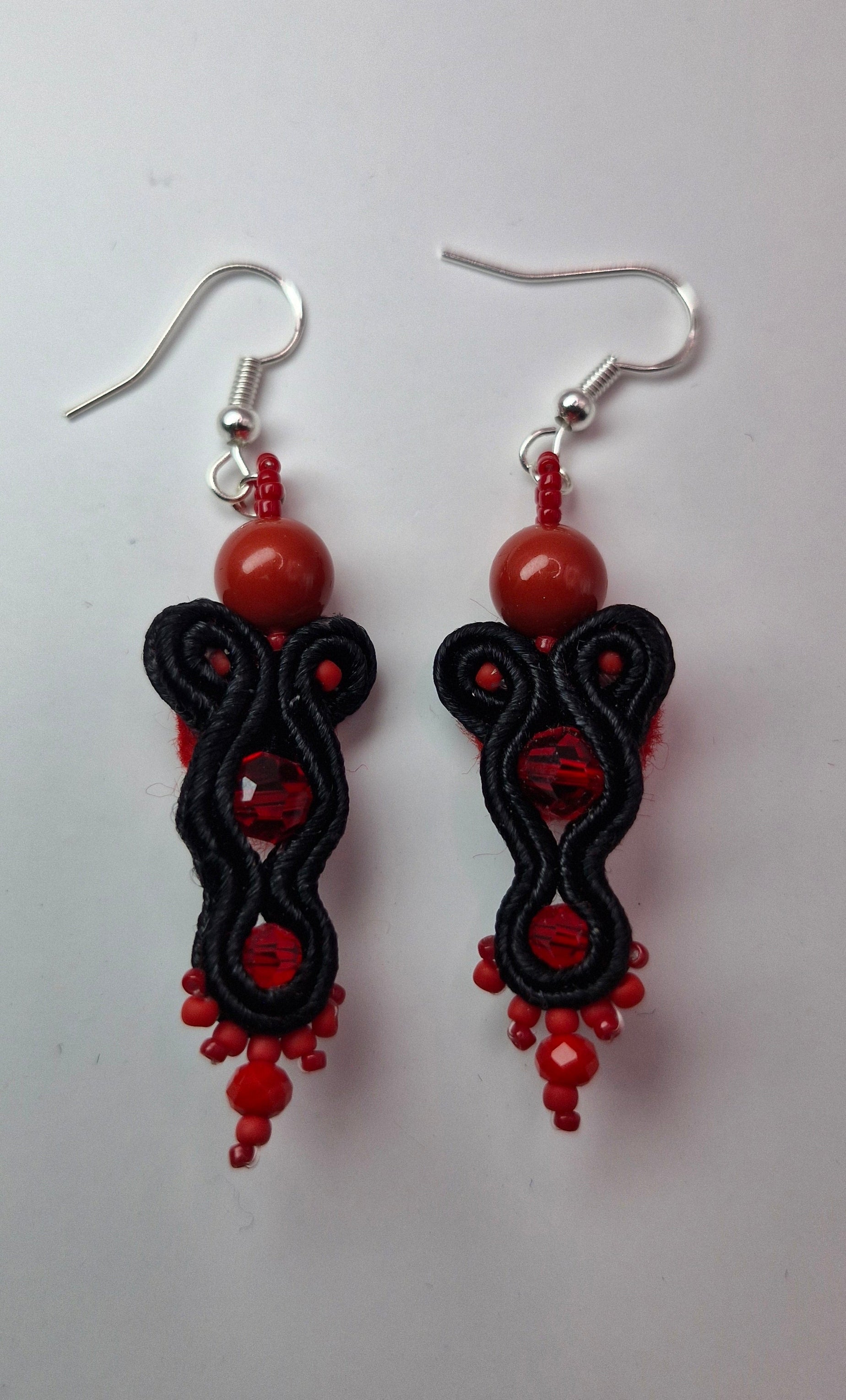 Kolczyki sutasz Czerń & Czerwień mini