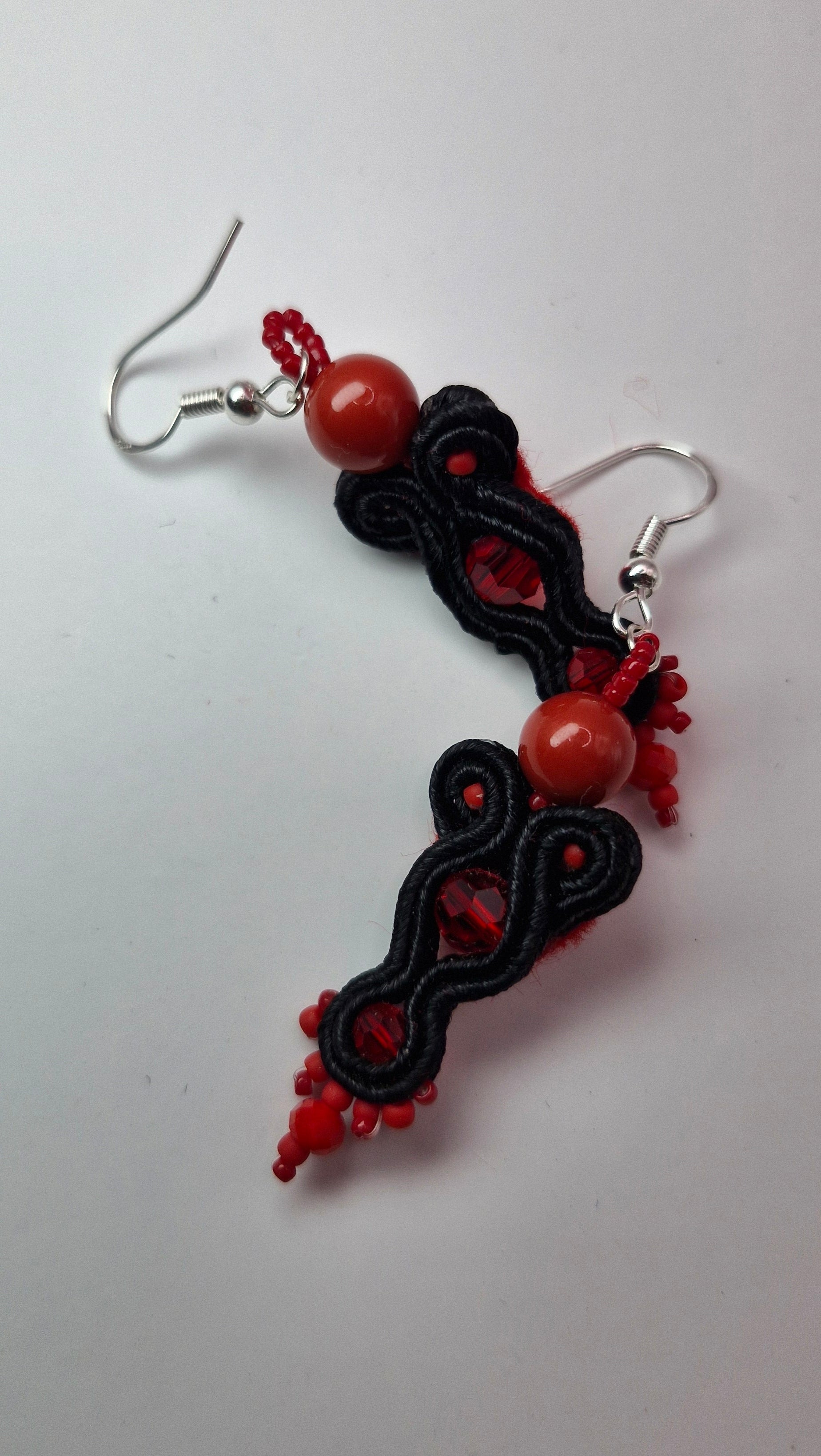 Kolczyki sutasz Czerń & Czerwień mini