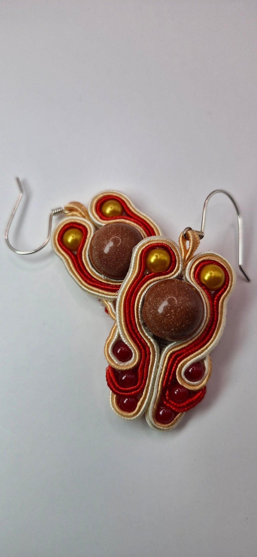 Kolczyki sutasz Karmelowy Ogień z piaskiem pustyni