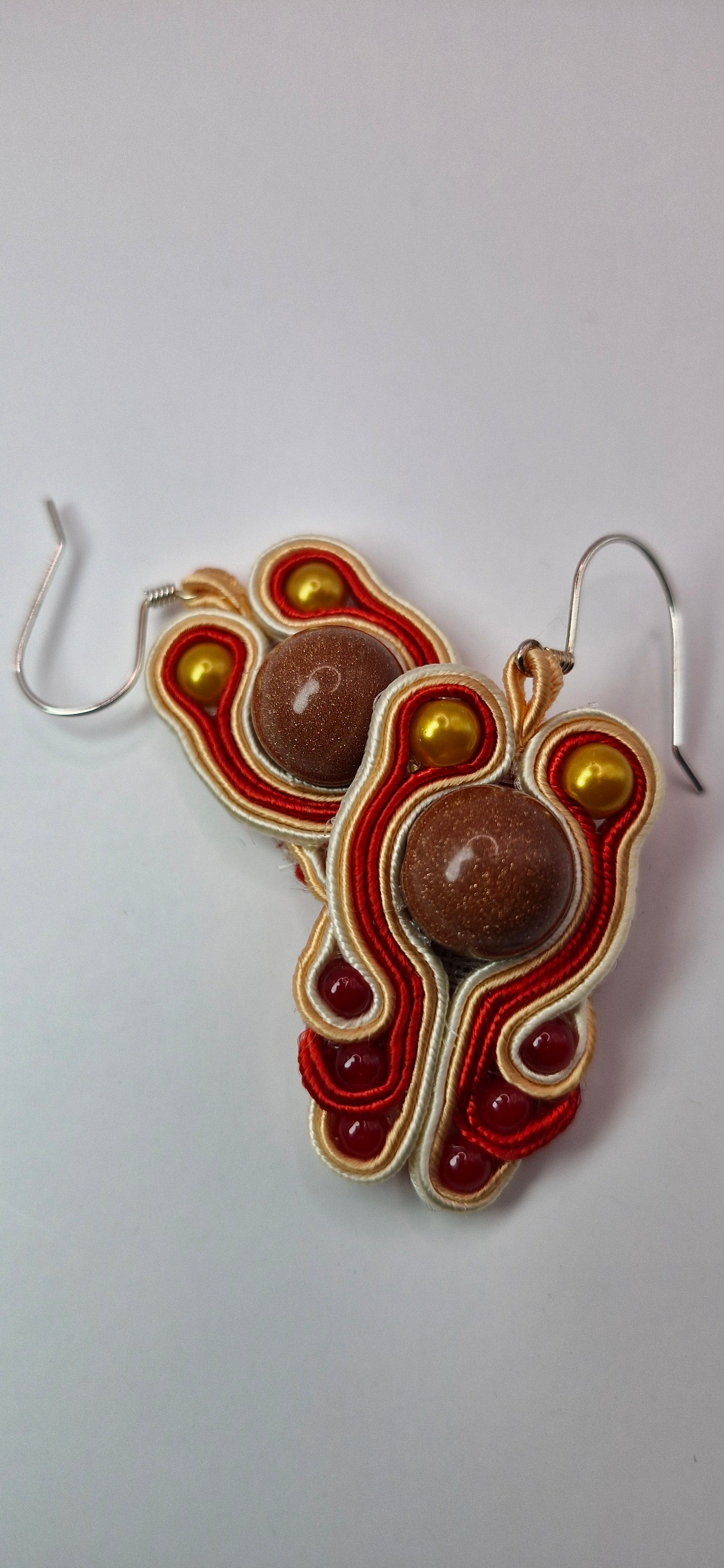 Kolczyki sutasz Karmelowy Ogień z piaskiem pustyni