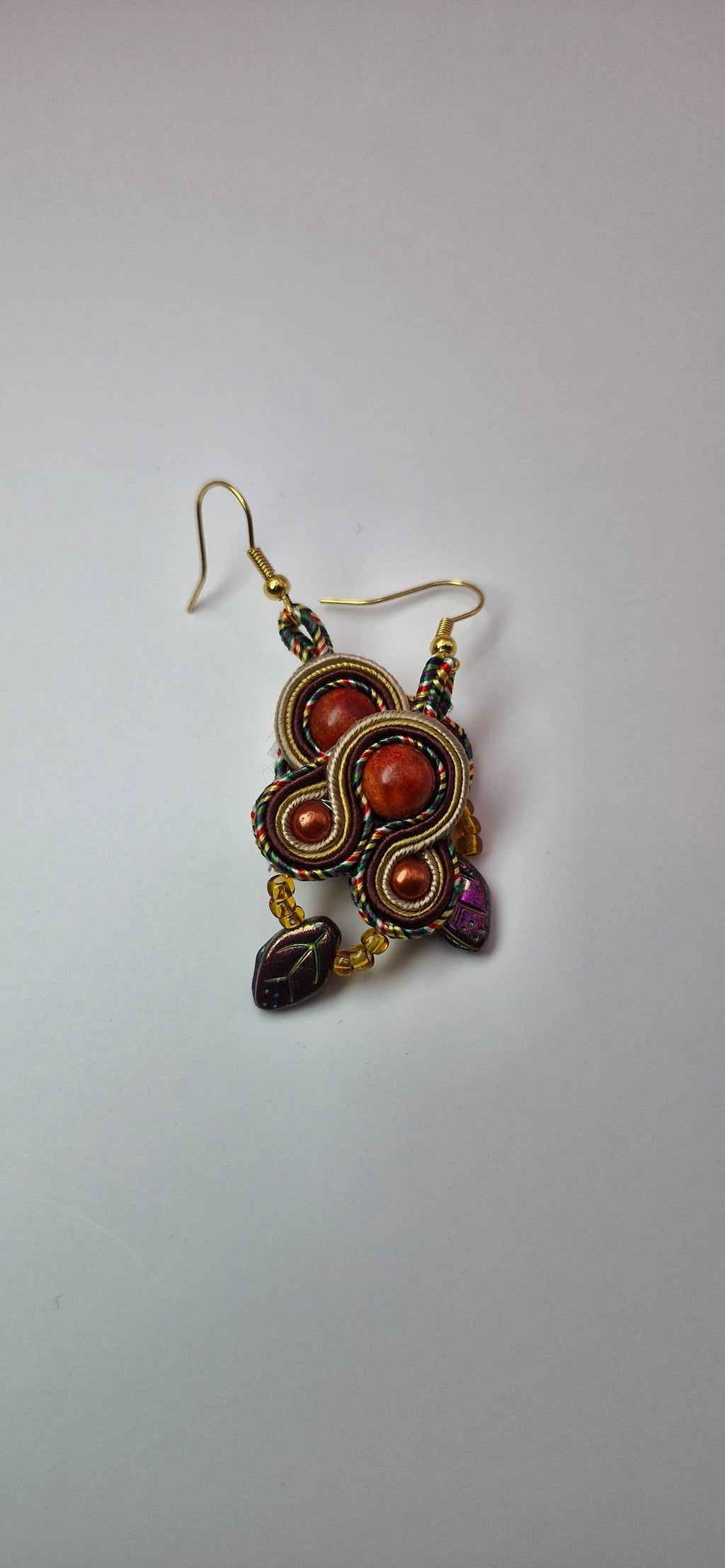 Kolczyki sutasz etno rudo-zielone, liść, boho