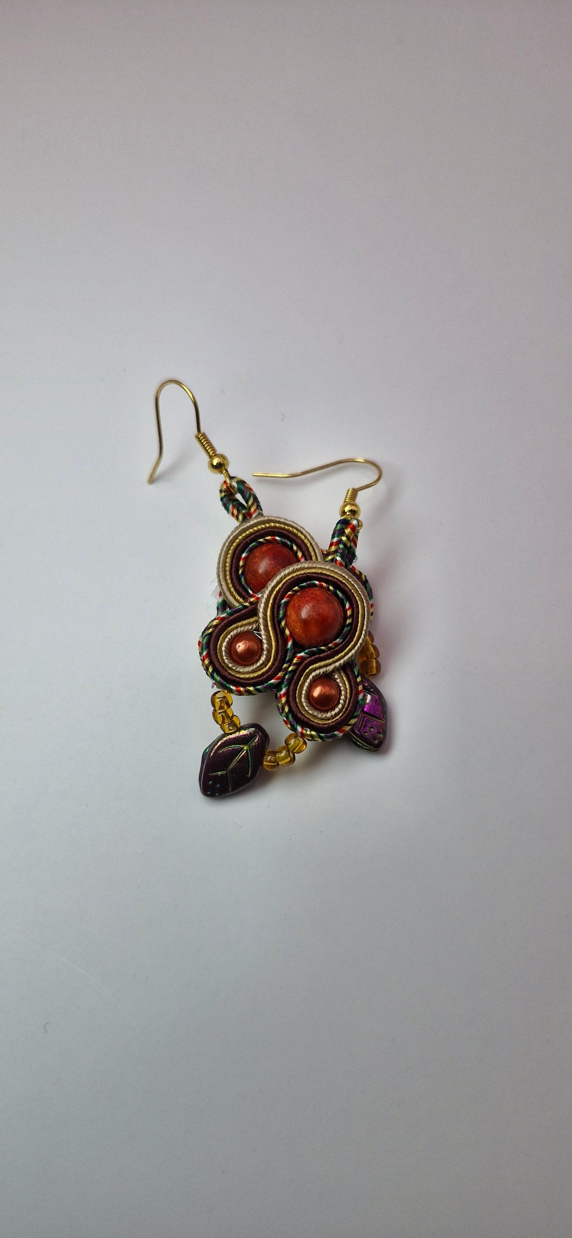 Kolczyki sutasz etno rudo-zielone, liść, boho