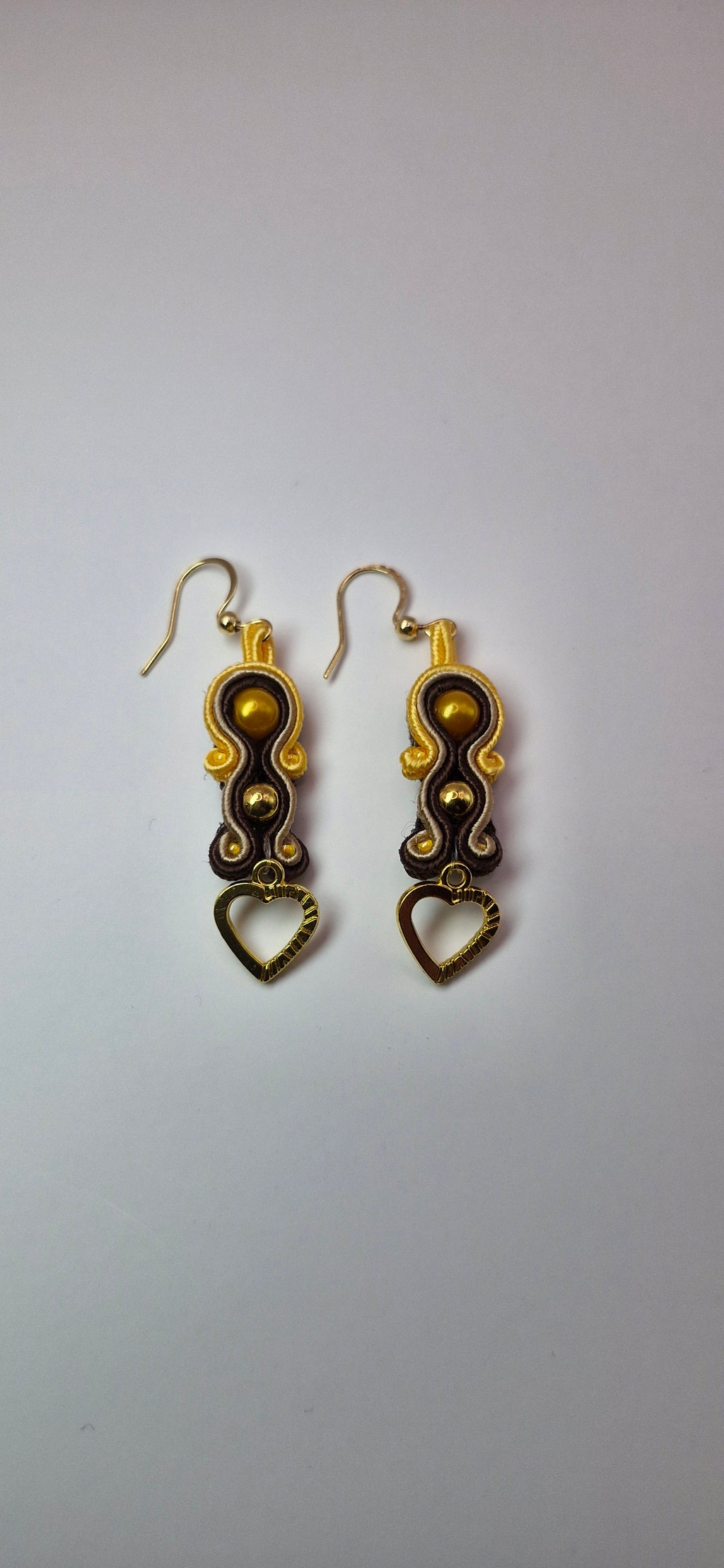 Kolczyki sutasz żółto-karmelowe z sercem