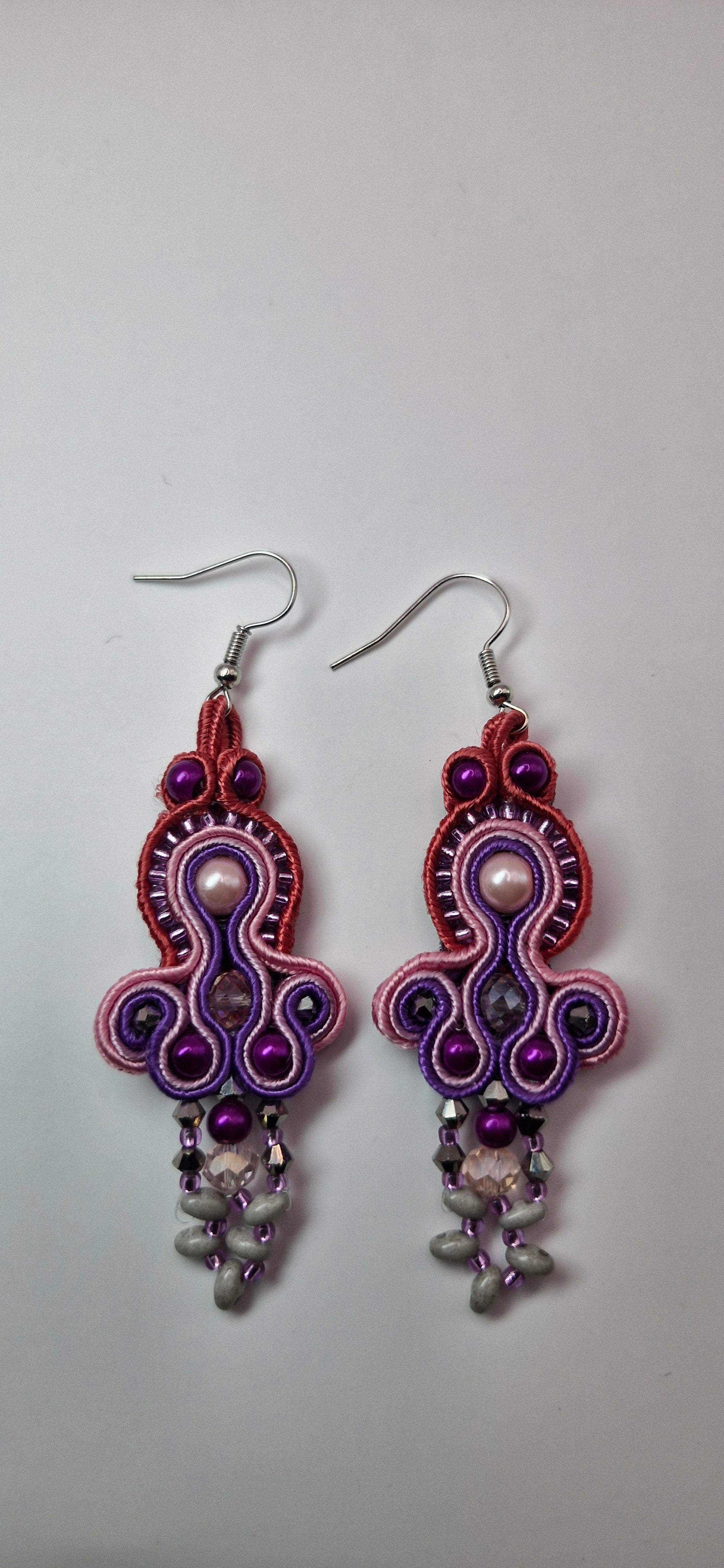 Kolczyki sutasz fiolet-lila z kryształkami