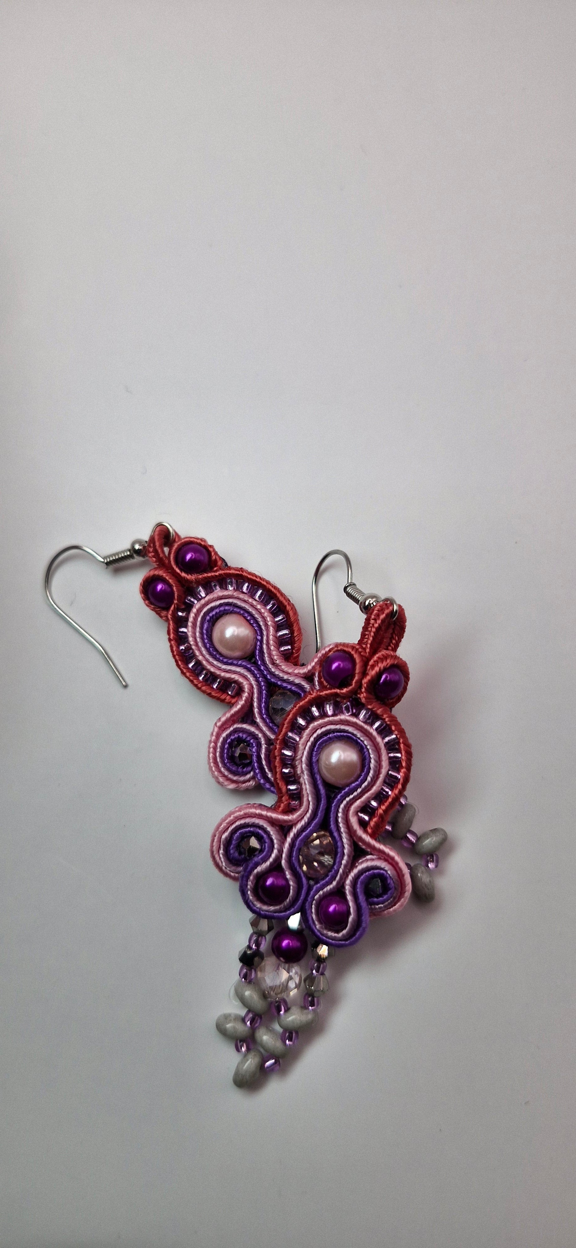 Kolczyki sutasz fiolet-lila z kryształkami