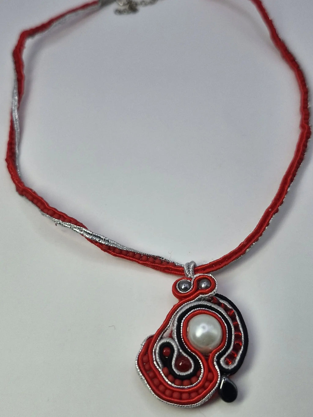 Naszyjnik sutasz „Red & Pearl Drop” — czerwono-srebrny