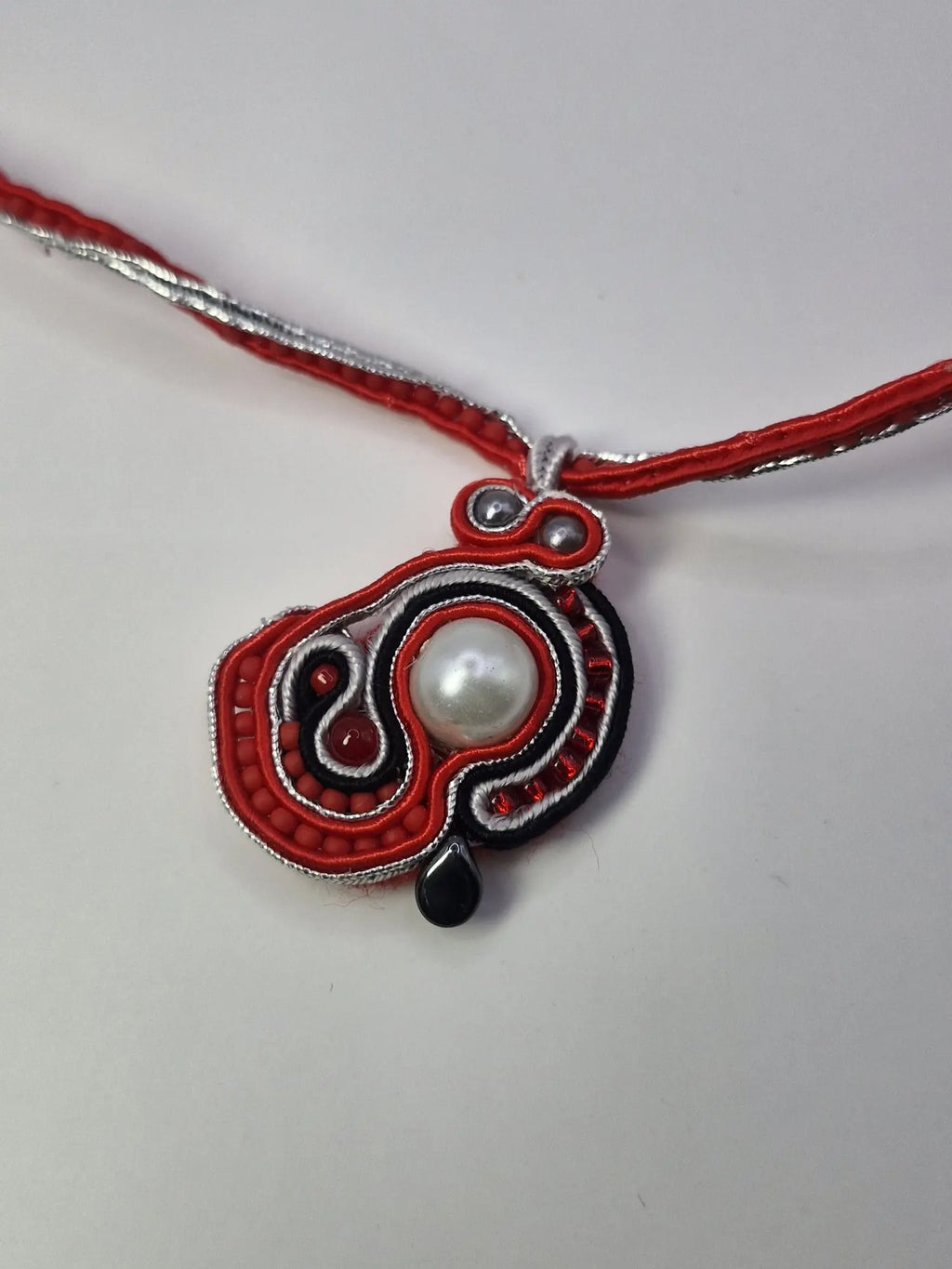 Naszyjnik sutasz „Red & Pearl Drop” — czerwono-srebrny