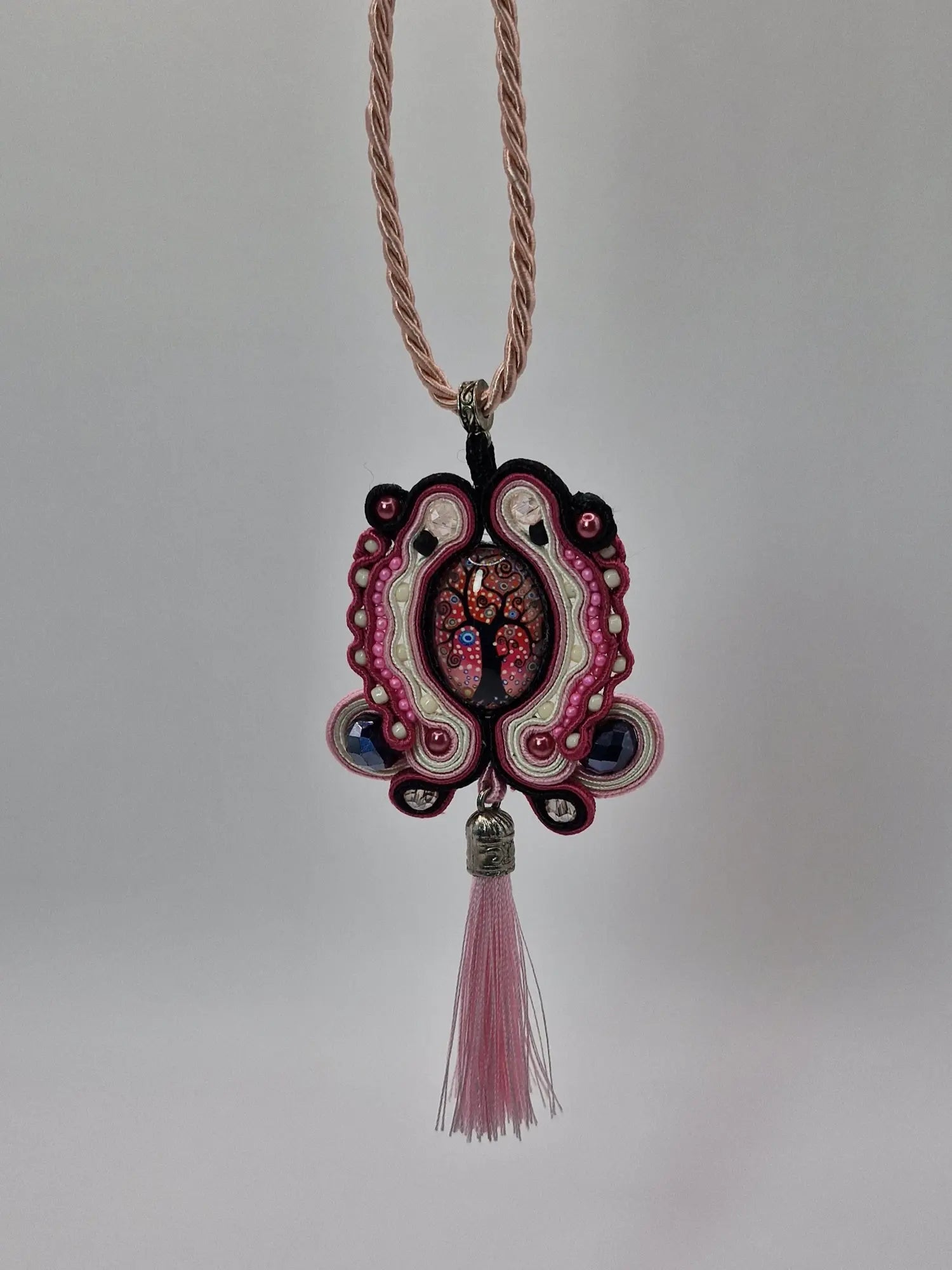 Naszyjnik sutasz „Pink Tree & Tassel” — z chwostem