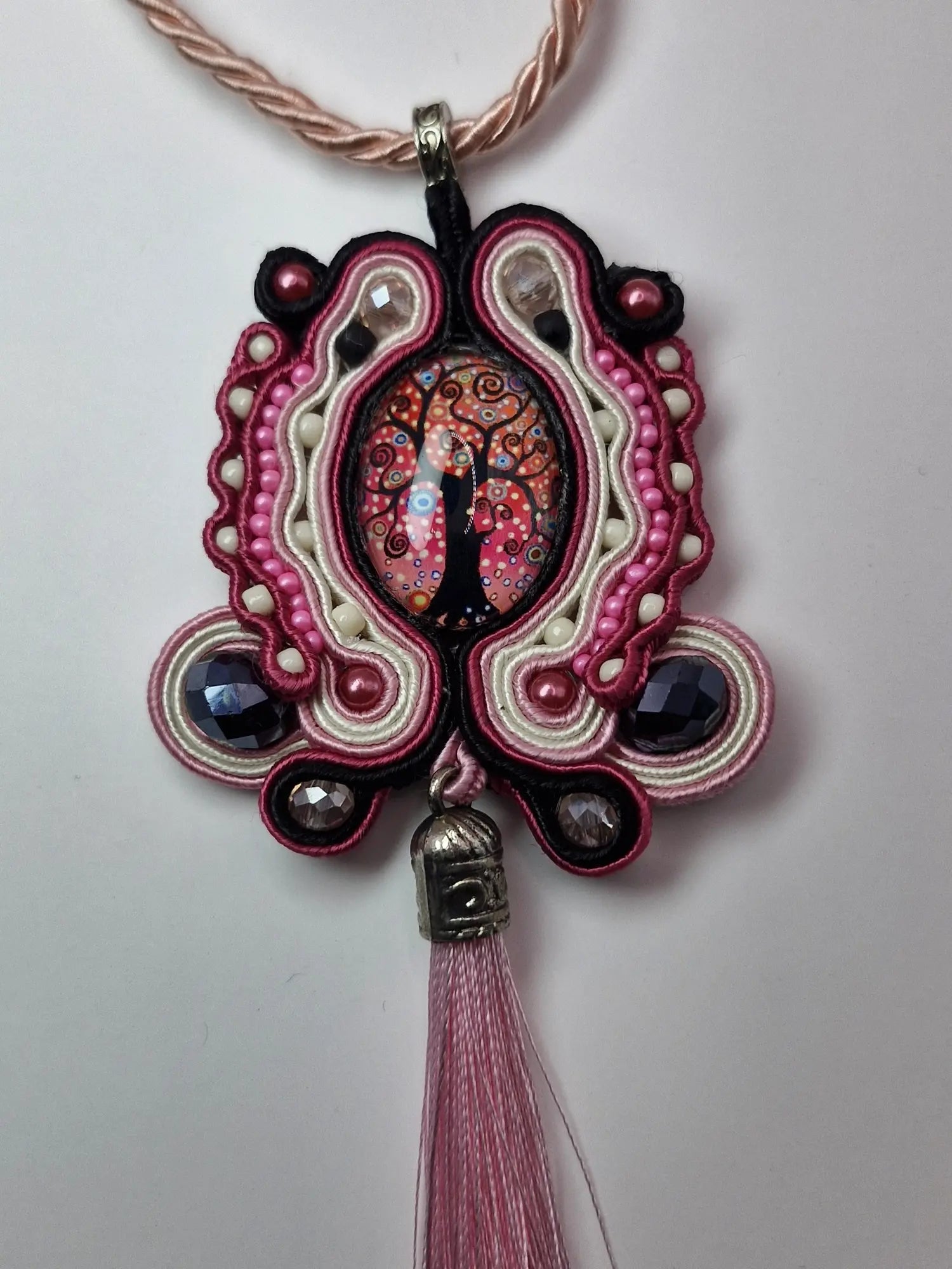 Naszyjnik sutasz „Pink Tree & Tassel” — z chwostem