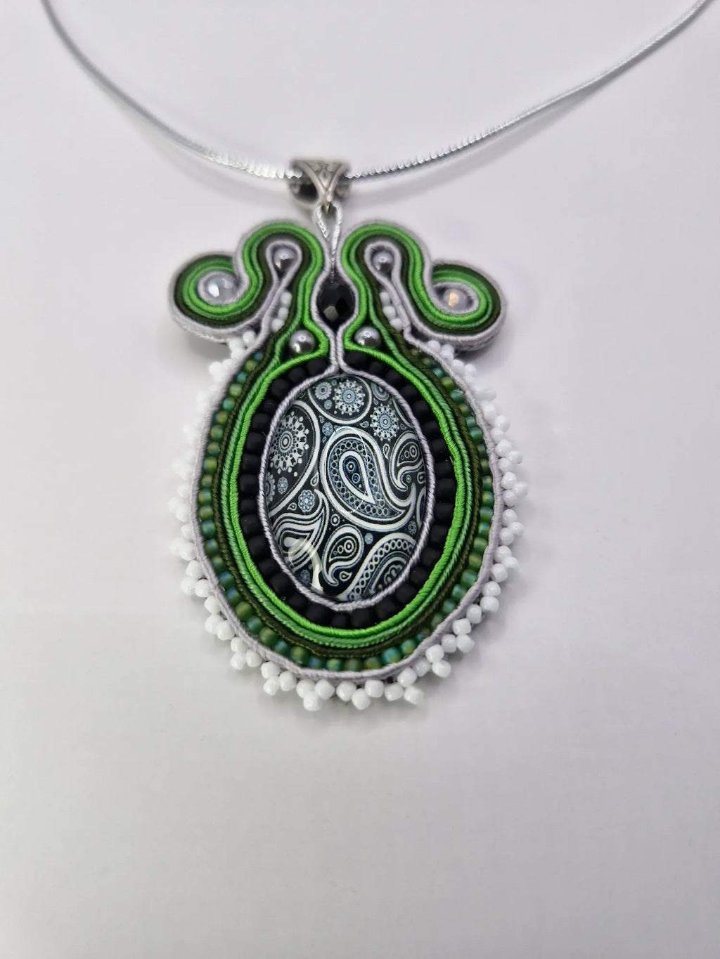 Komplet sutasz „Zielony Paisley” — wisior i kolczyki