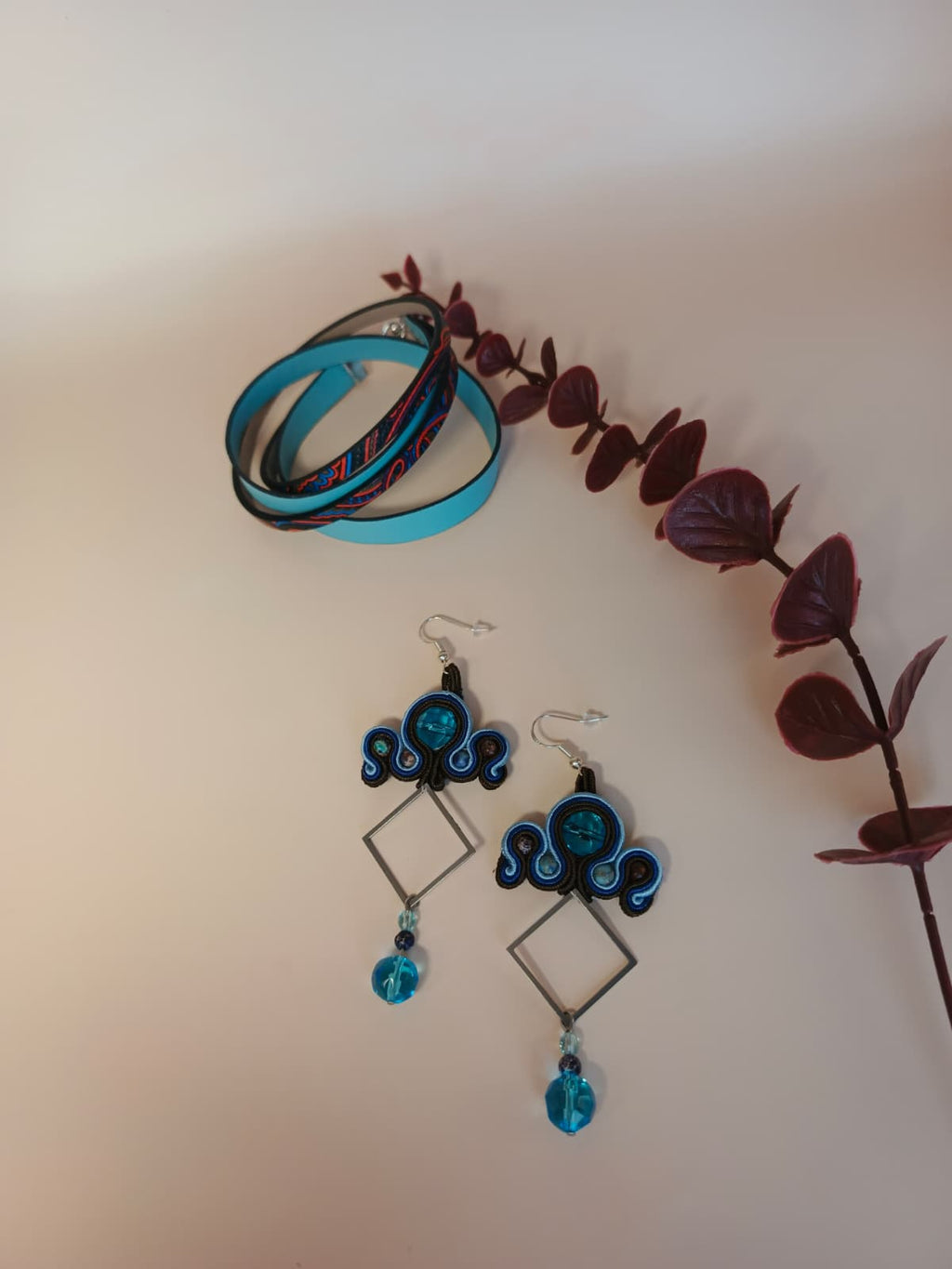 Komplet „Blue Geometry” – bransoletka ze skóry eko + kolczyki sutasz