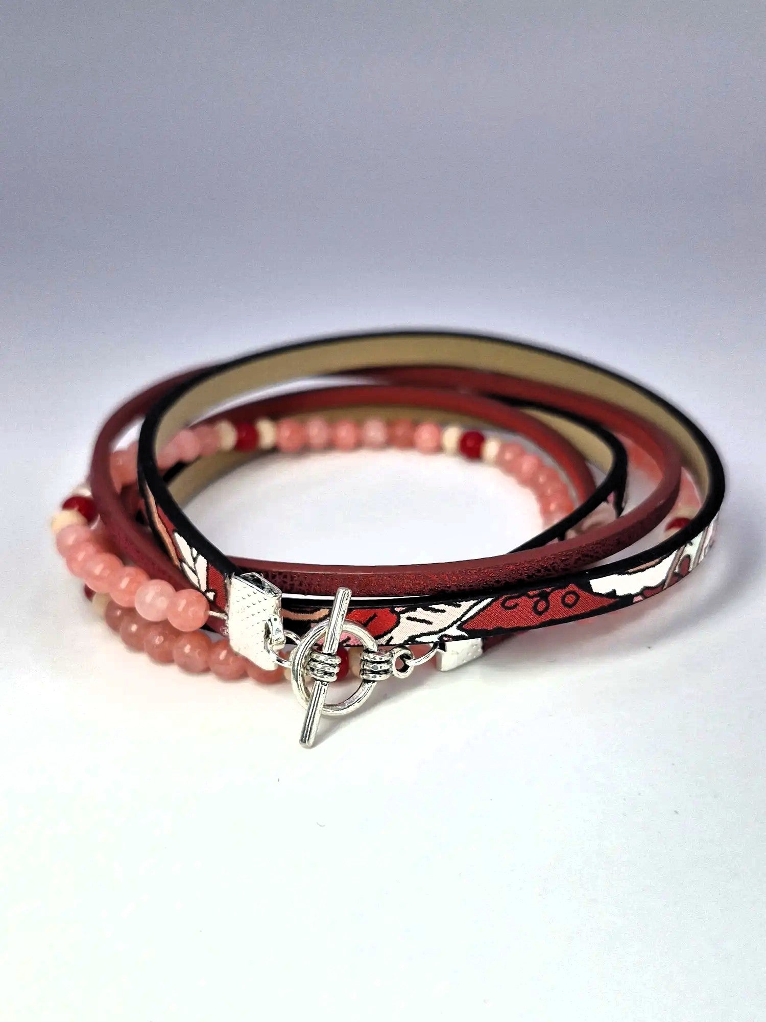 Bransoletka skóra eko z kamieniami naturalnymi (odcienie różu) chalcedon