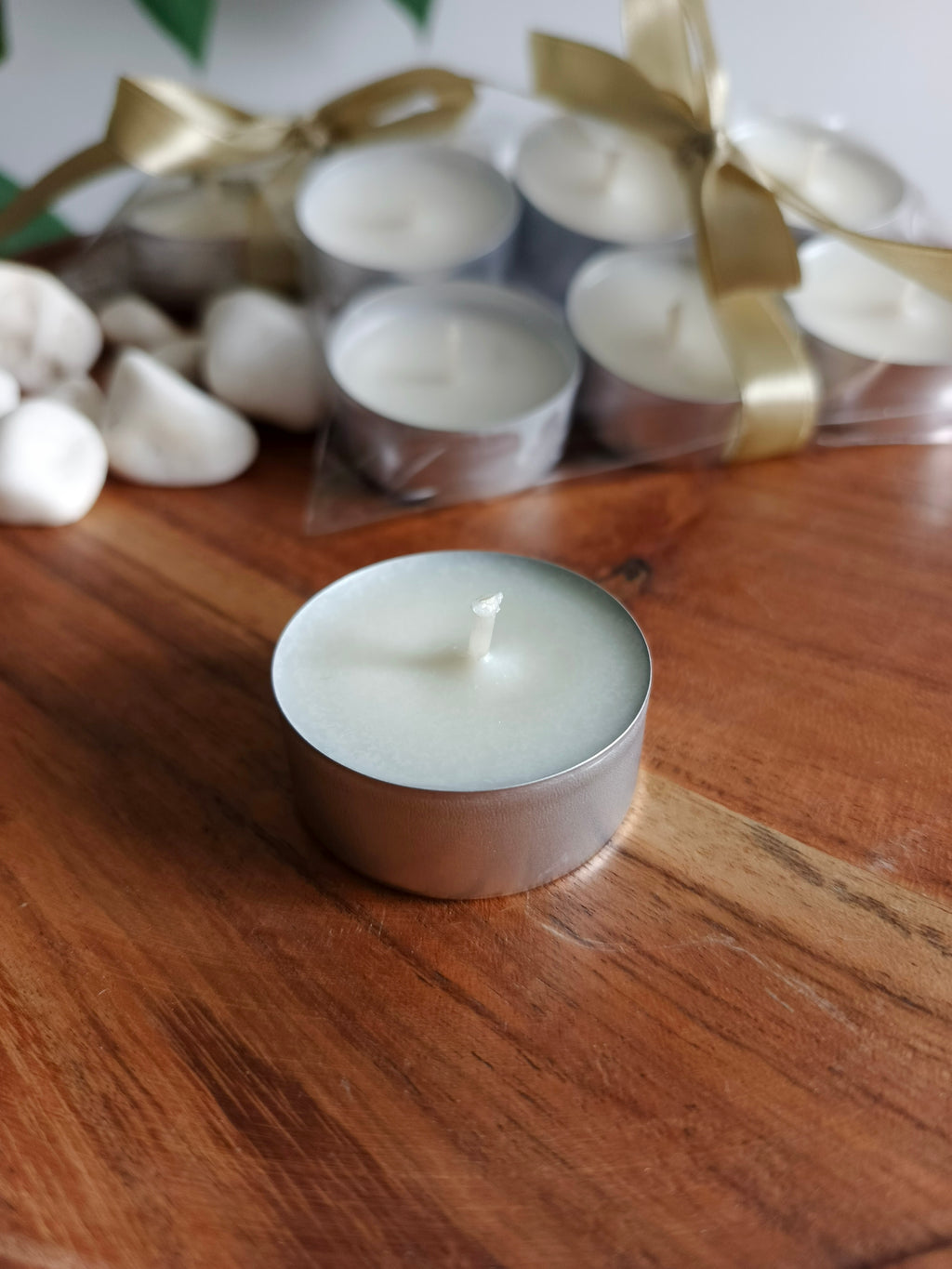 Białe świeczki Tealight – elegancki zestaw dekoracyjny-tealighty sojowe 6 szt
