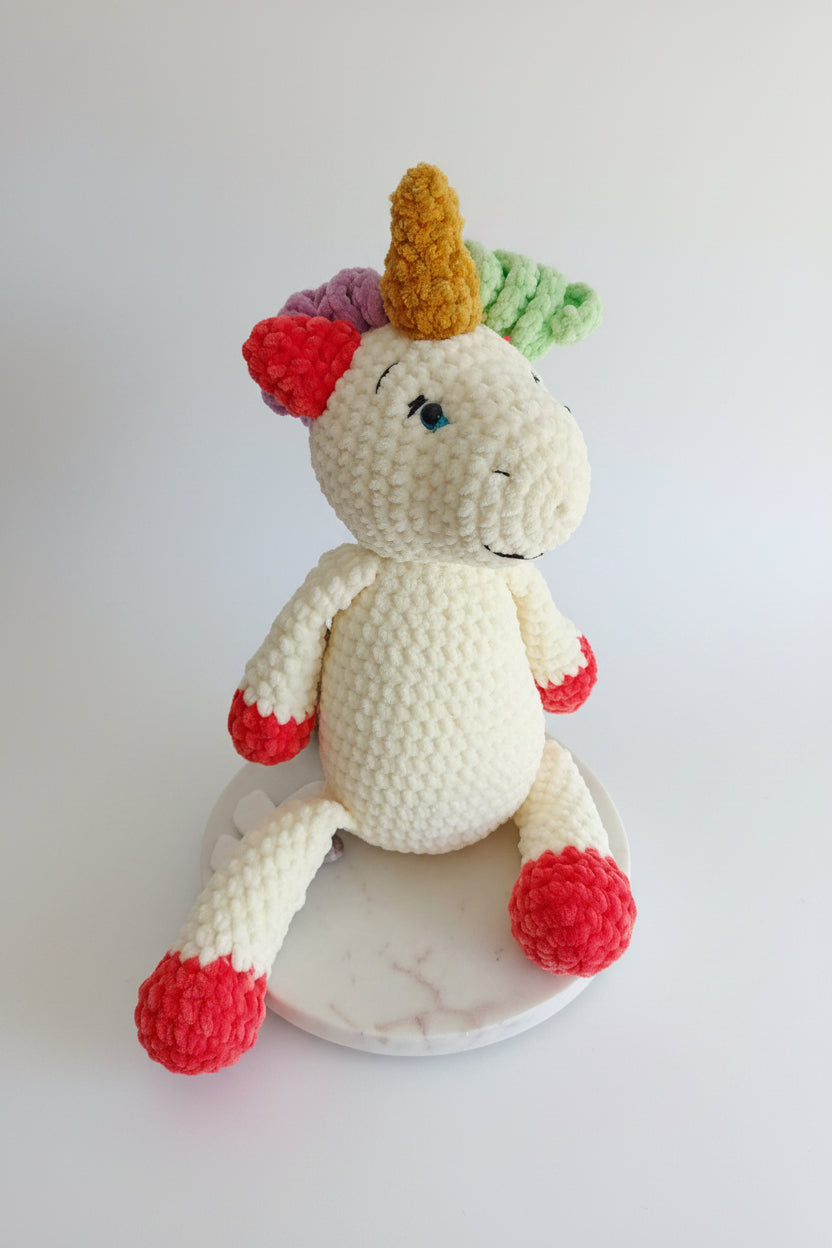 Jednorożec Amigurumi „Rainbow Dream” – ręcznie szydełkowana maskotka